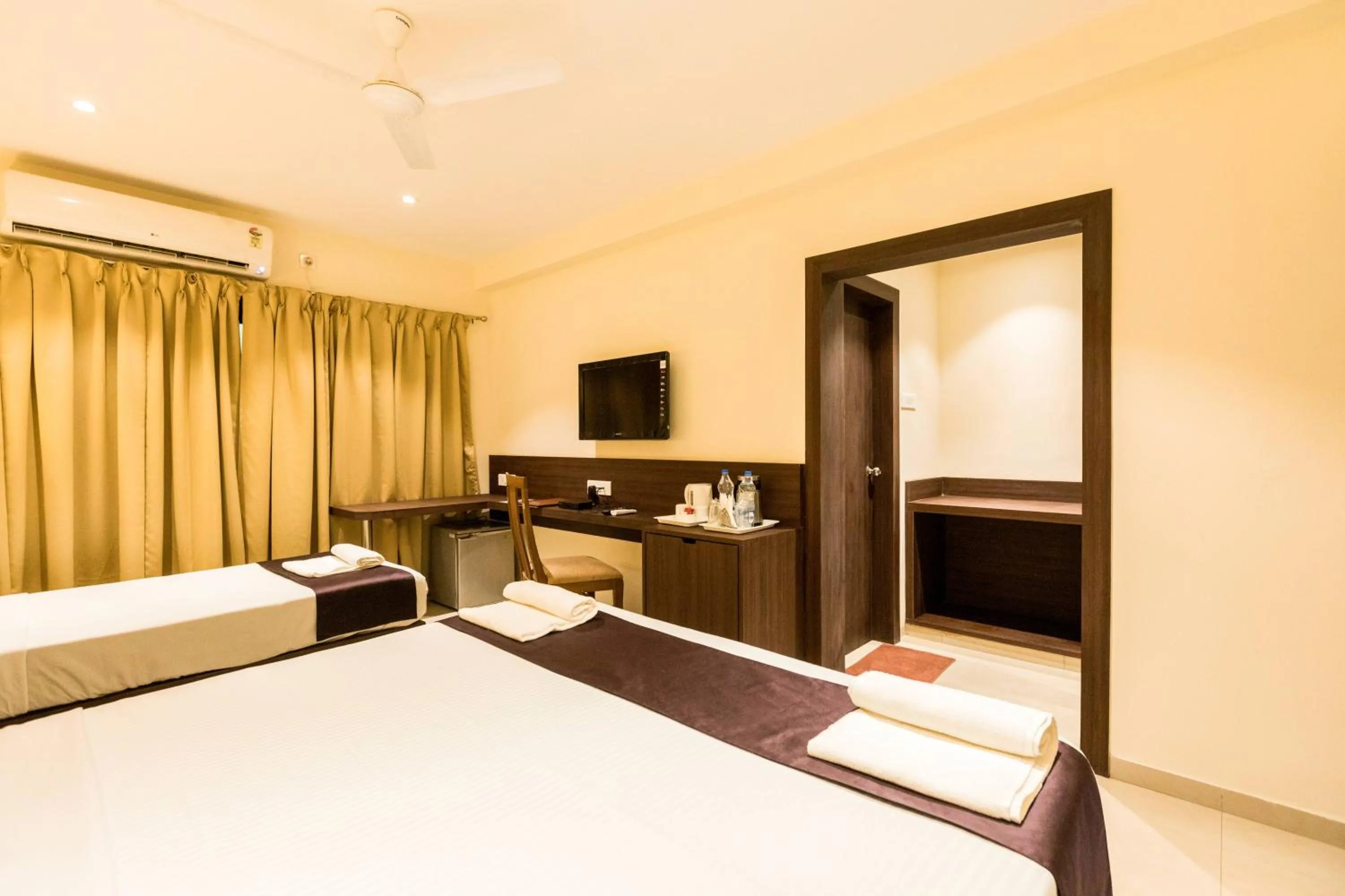 Coffee/tea facilities, Bed in LYNQ-CICO