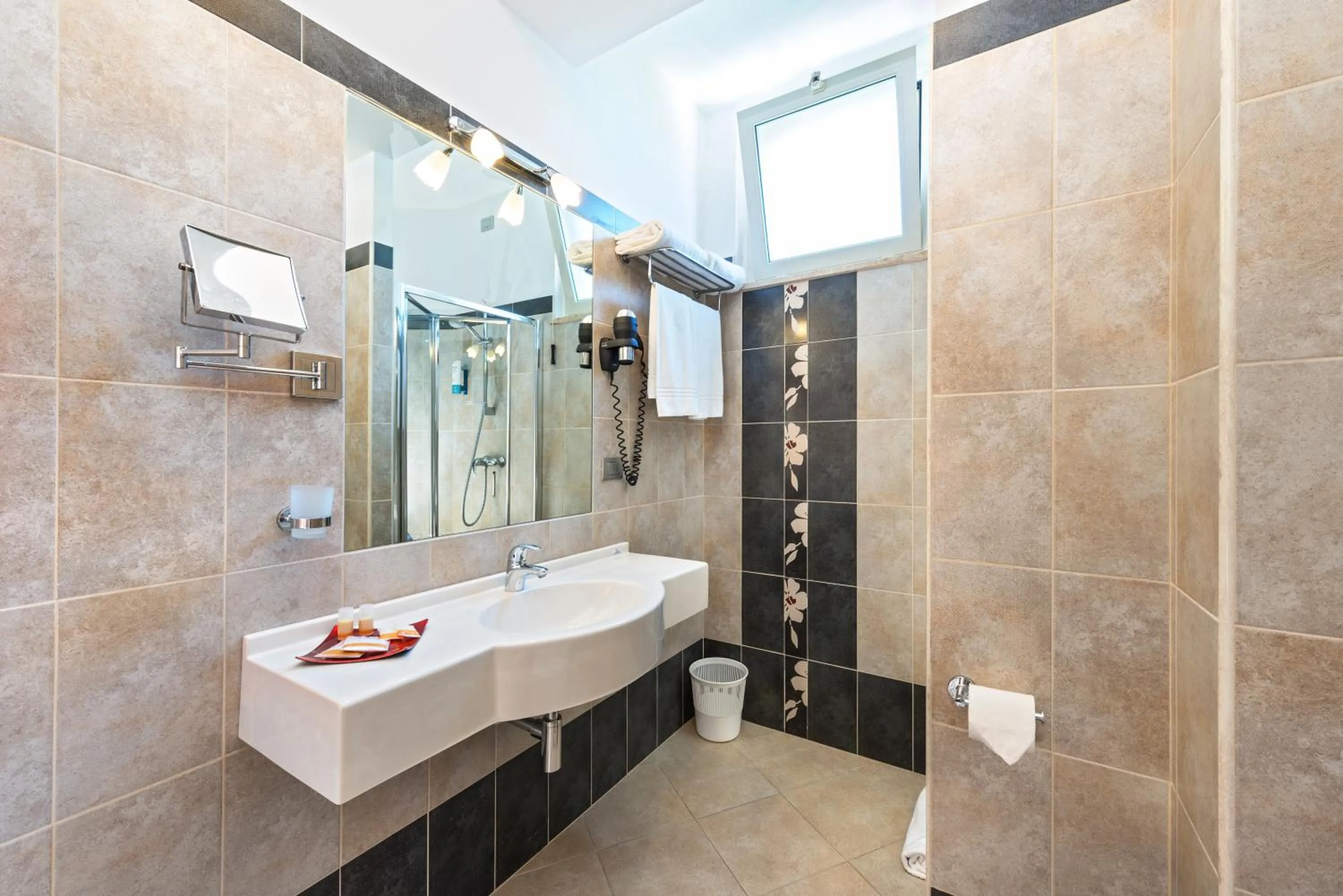 Bathroom in Hotel Fenix