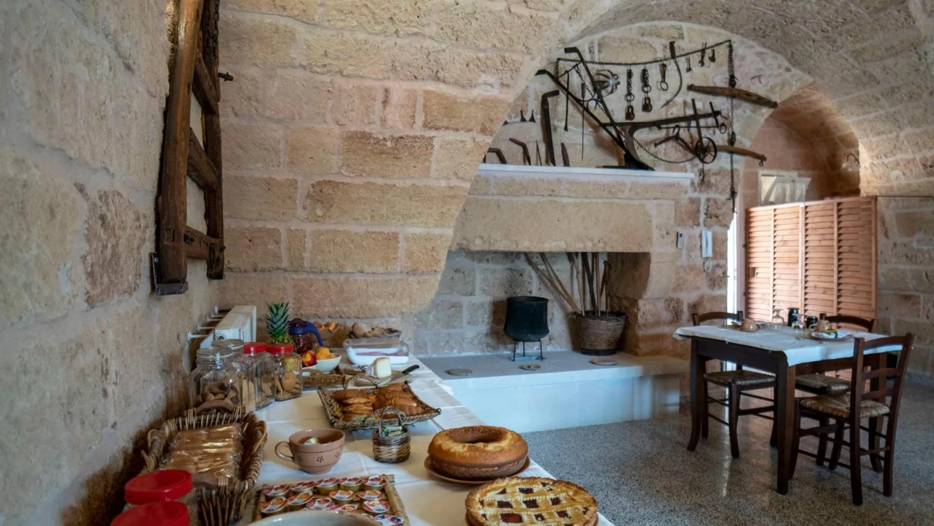 Communal lounge/ TV room in B&B La vecchia Corte