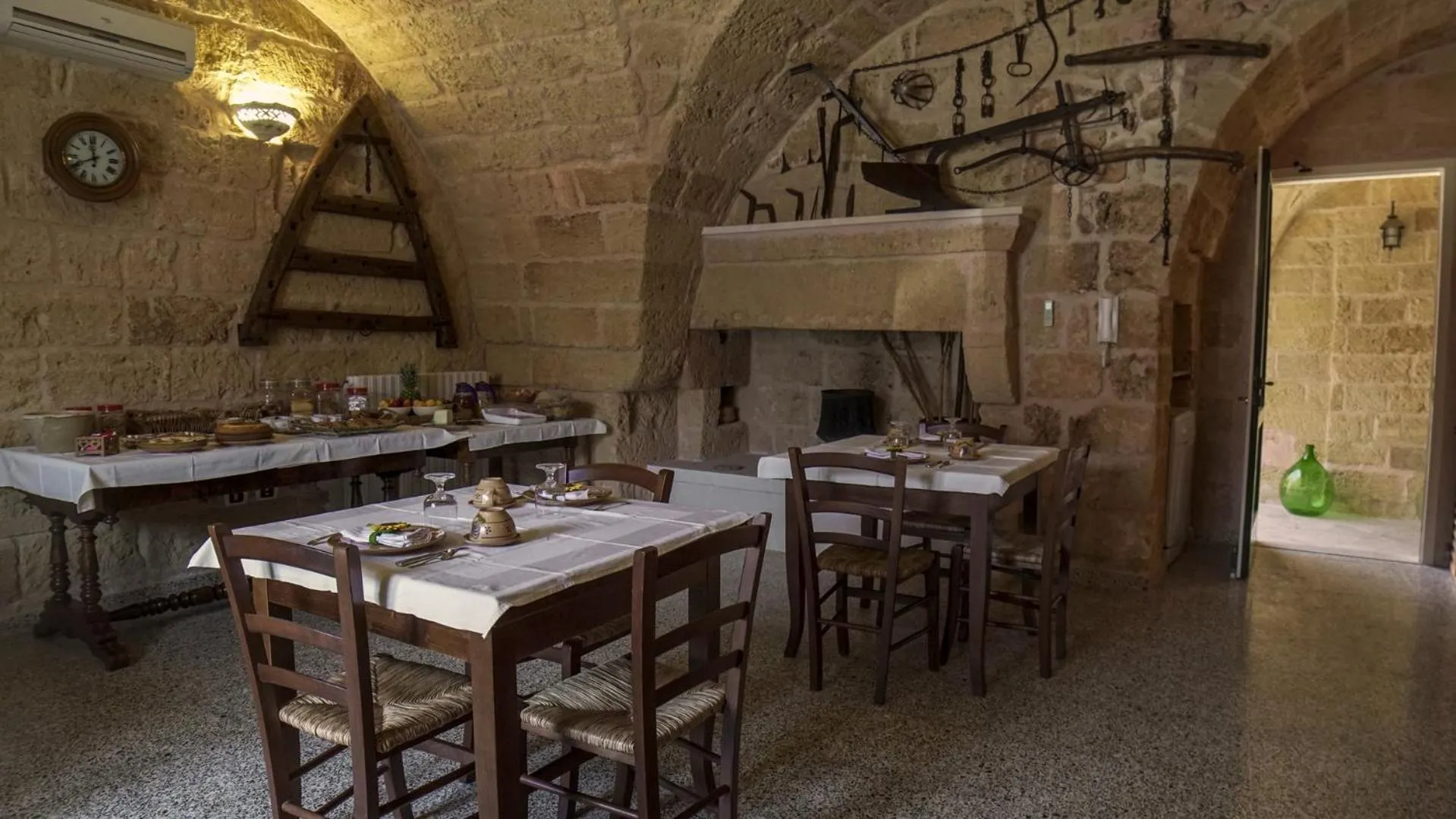 Communal lounge/ TV room in B&B La vecchia Corte