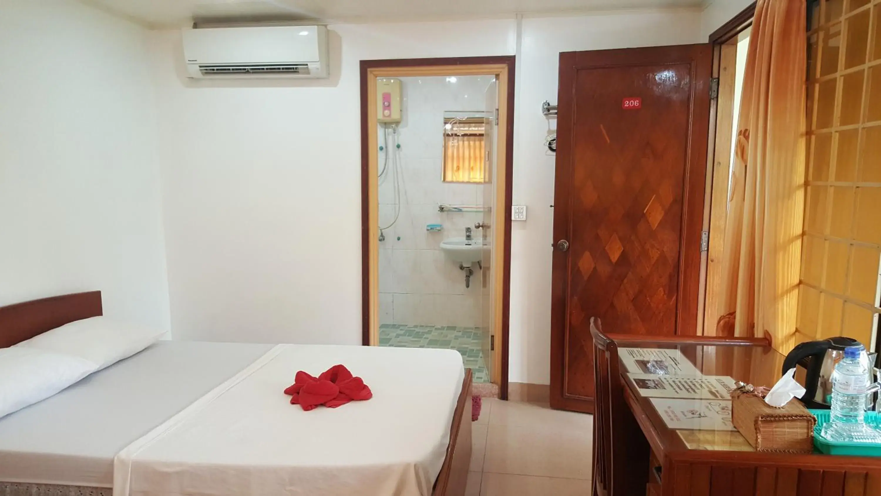 Bedroom, Bed in The Bright Lotus Guesthouse Bedroom, Bed in The Bright Lotus Guesthouse