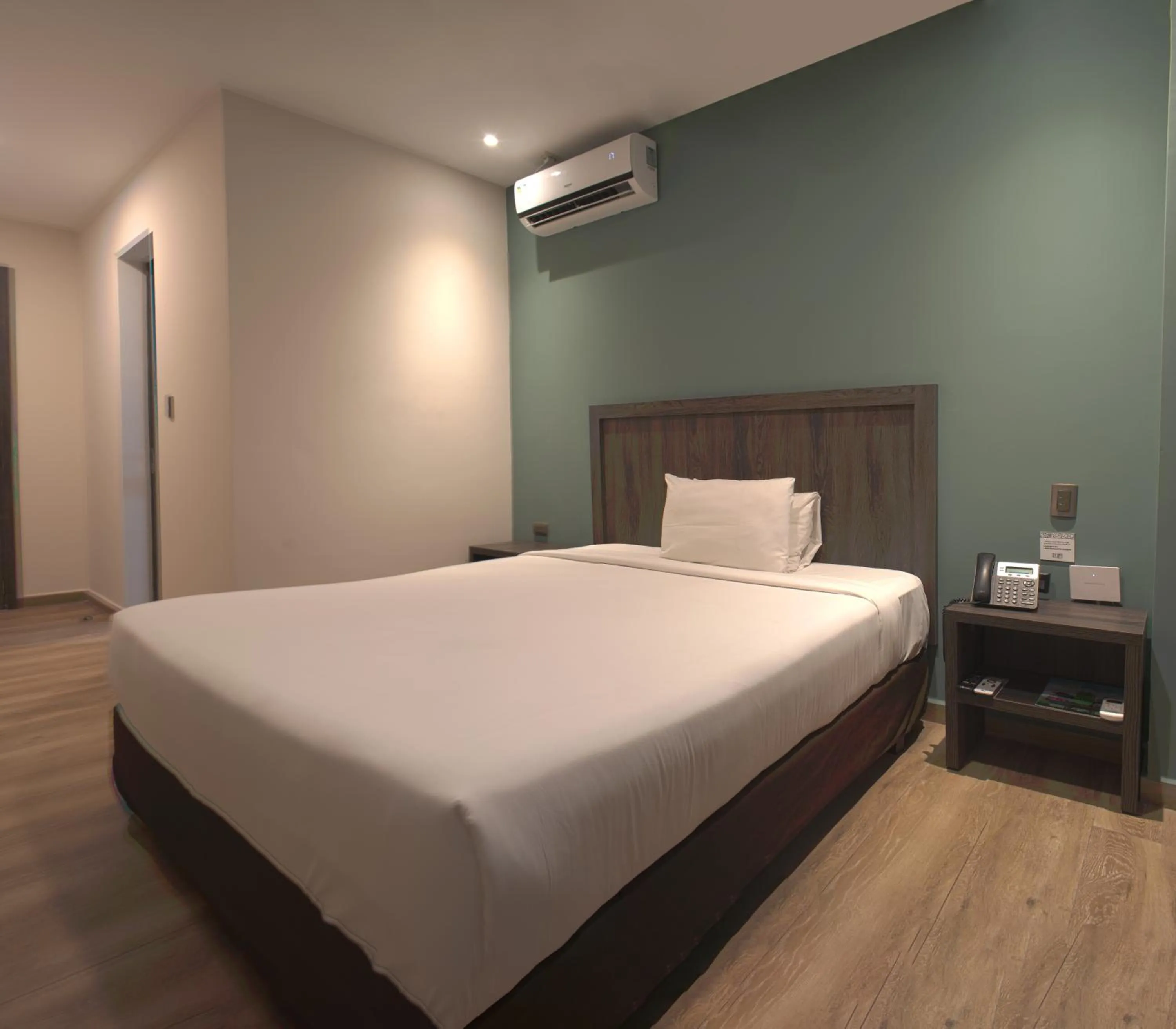 Photo of the whole room, Bed in REEC Machala by Oro Verde Hotels