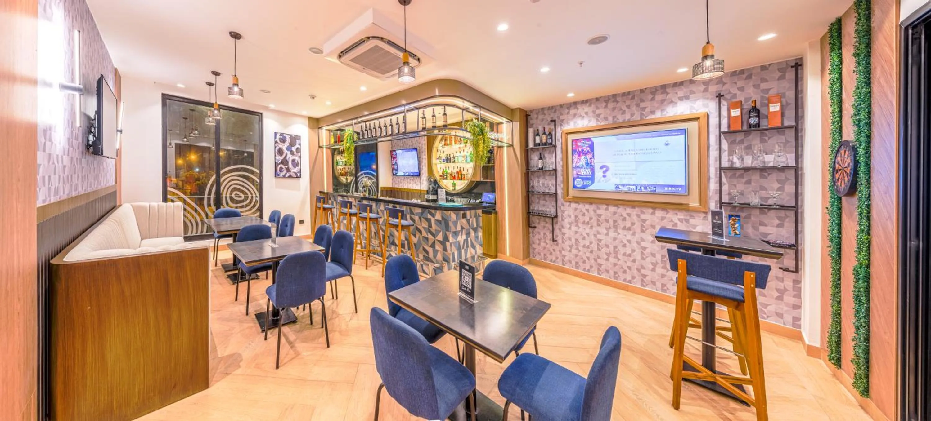 Lounge or bar in REEC Machala by Oro Verde Hotels