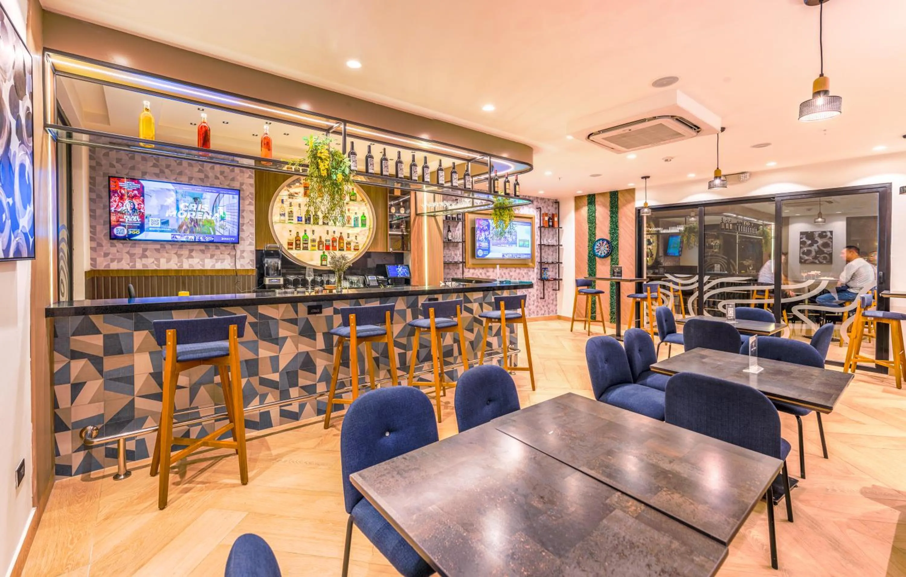 Lounge or bar in REEC Machala by Oro Verde Hotels
