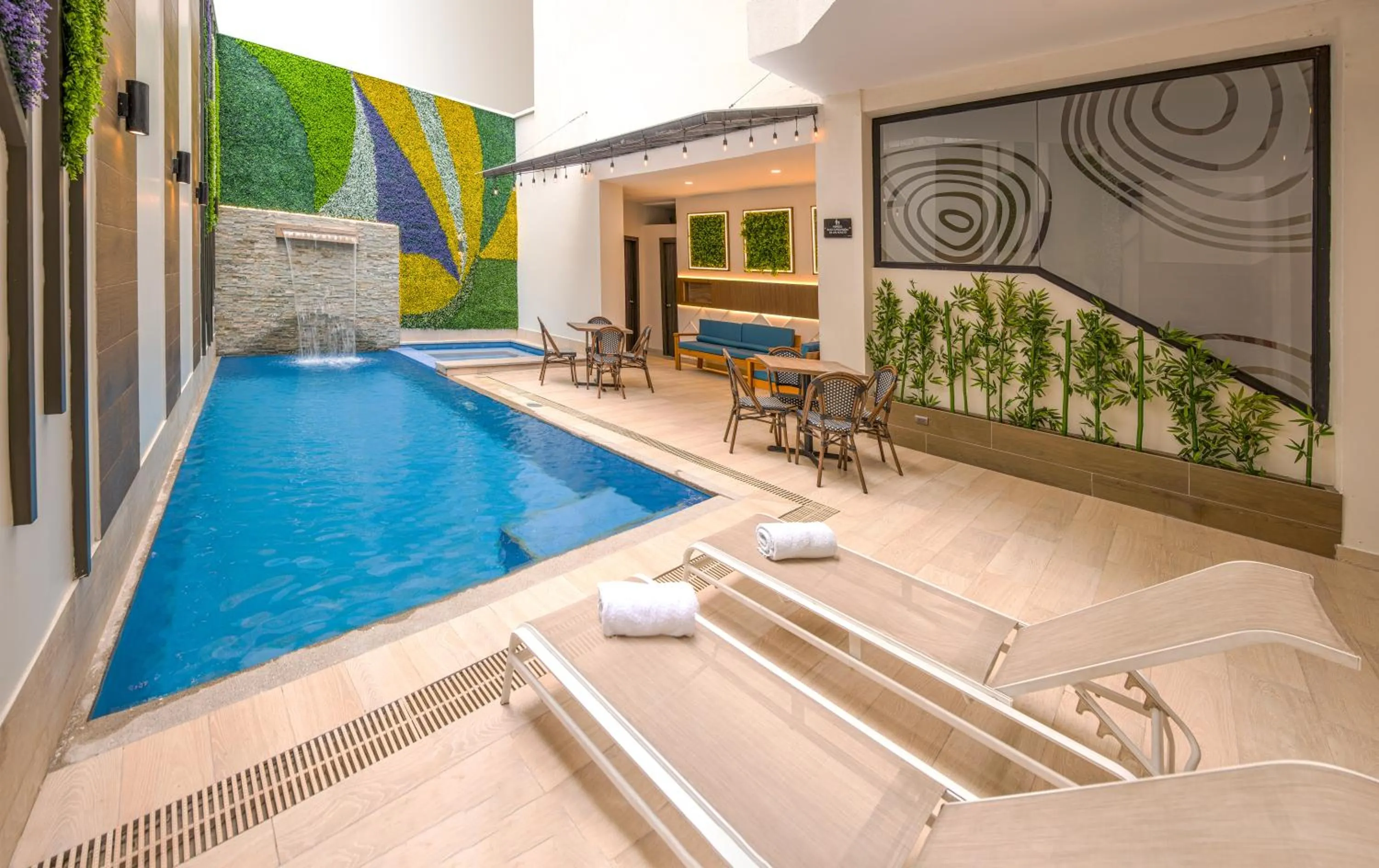 Swimming pool in REEC Machala by Oro Verde Hotels