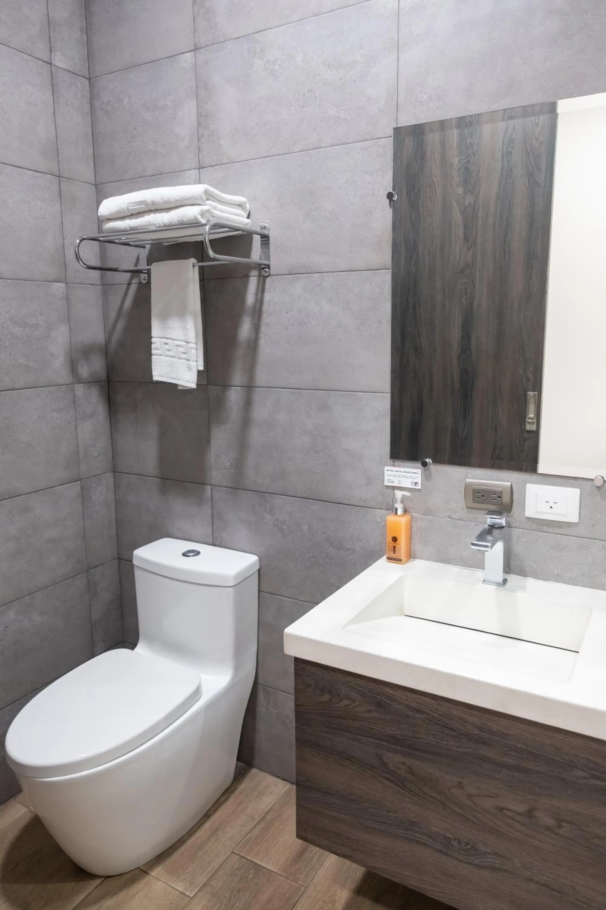 Bathroom in REEC Machala by Oro Verde Hotels