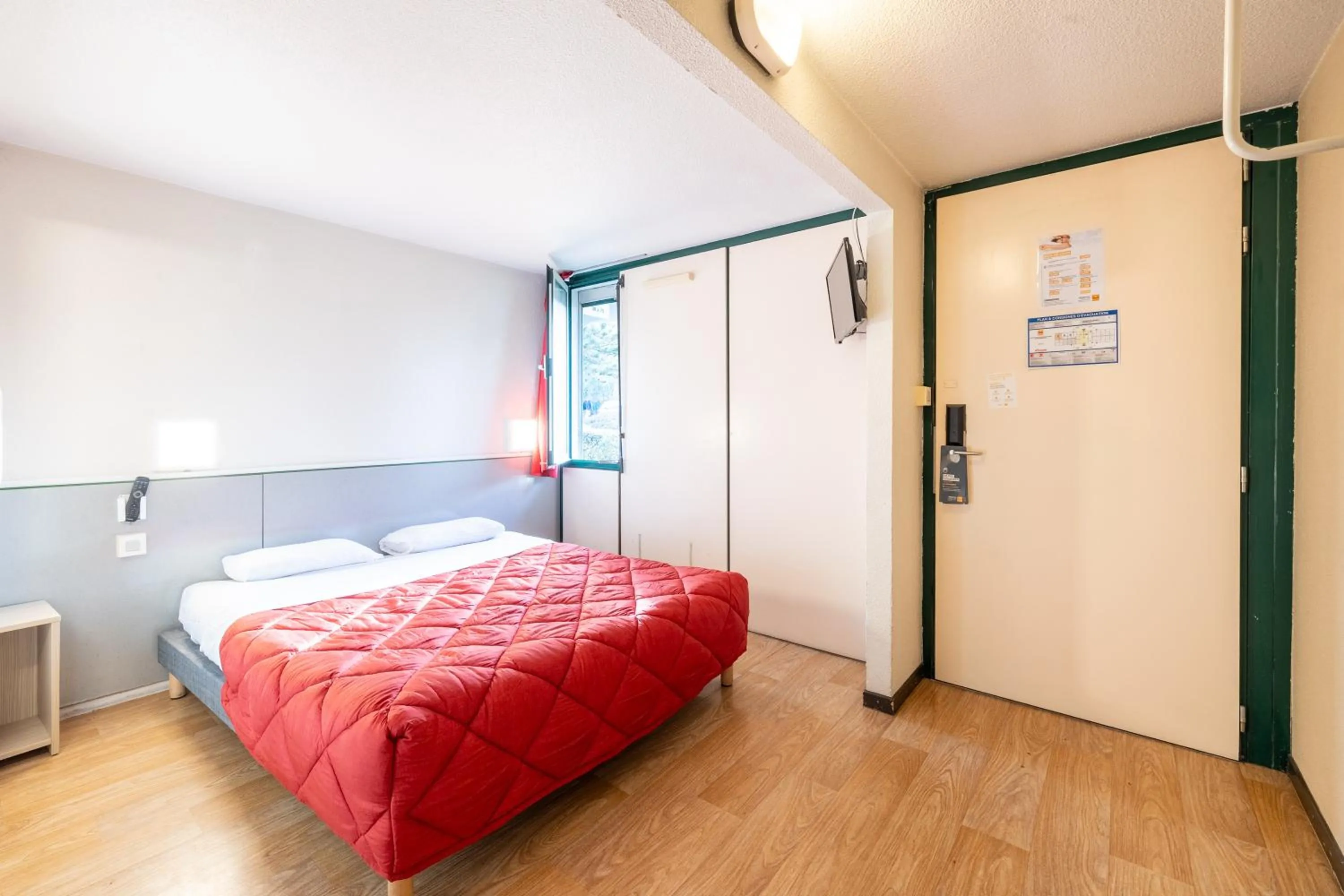 Bed in Premiere Classe Angers Beaucouzé