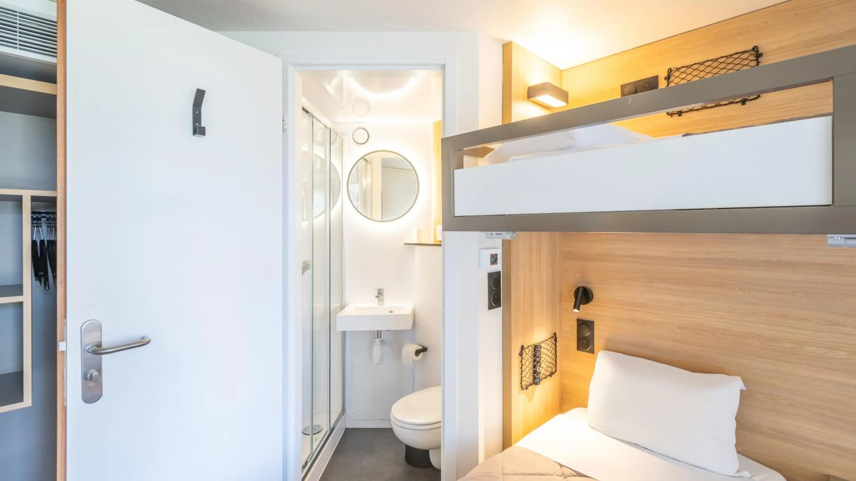 Bathroom, Bed in Premiere Classe Bayonne