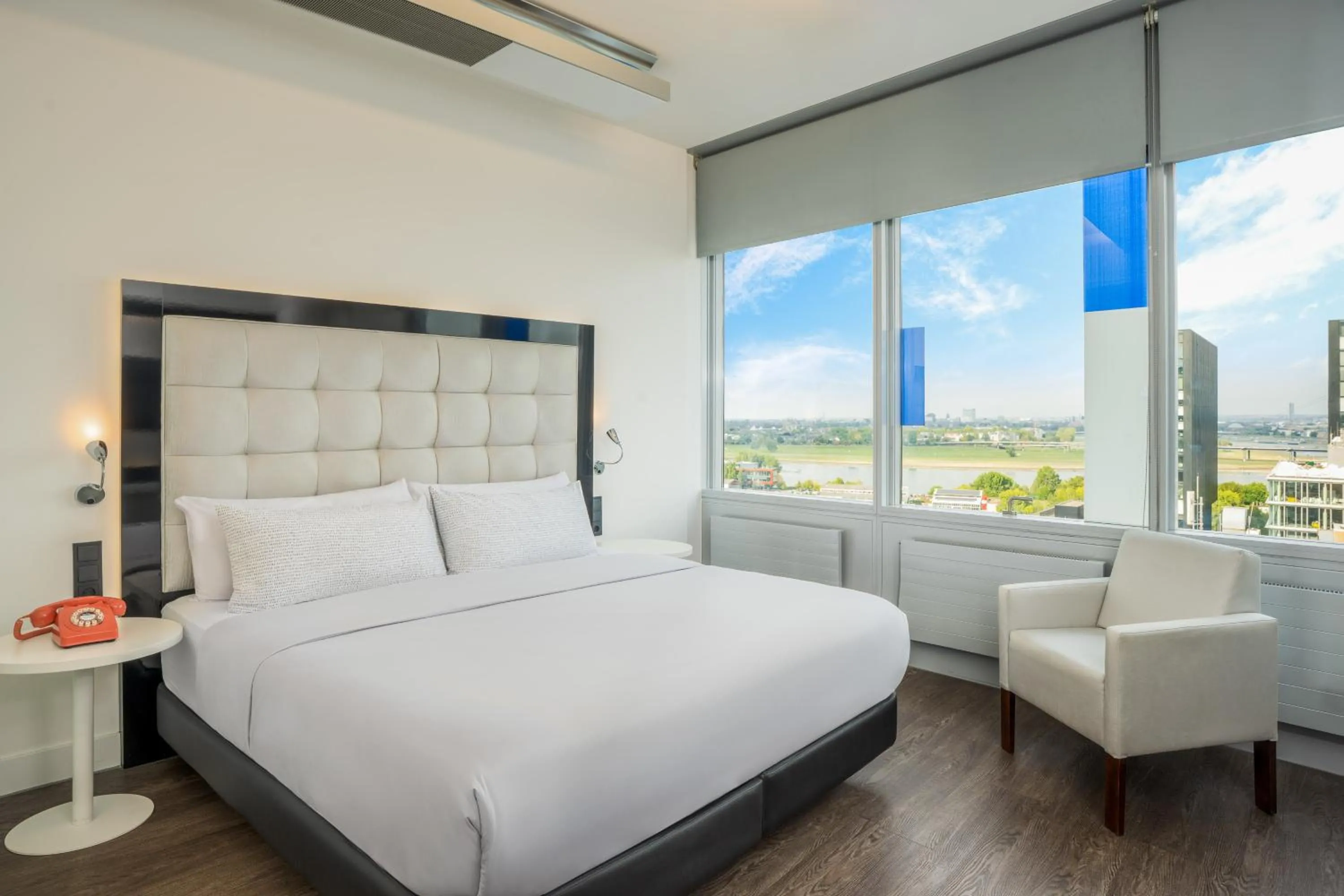 Bed in INNSiDE by Meliá Düsseldorf Hafen