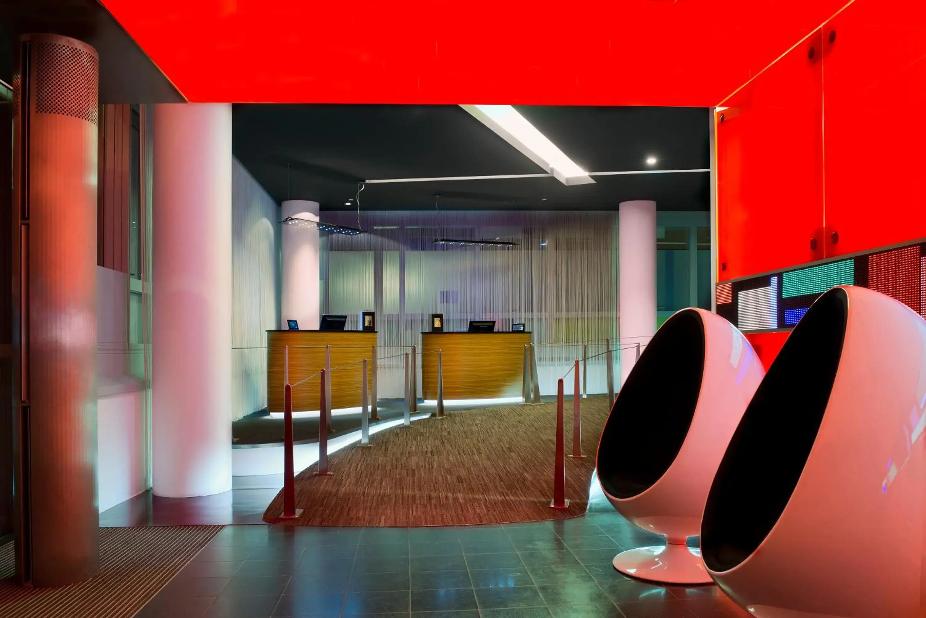 Lobby or reception in INNSiDE by Meliá Düsseldorf Hafen Lobby or reception in INNSiDE by Meliá Düsseldorf Hafen