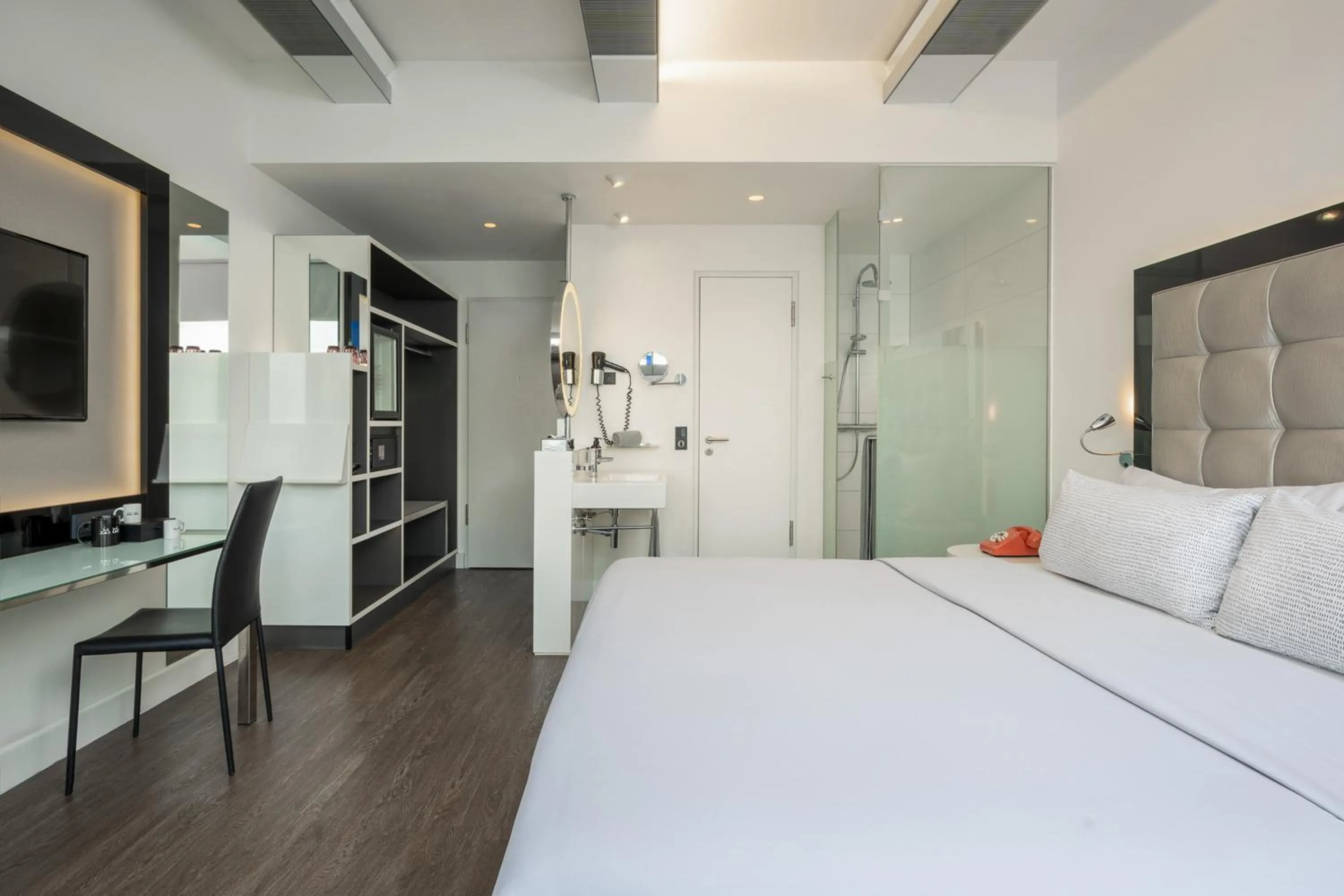 Bed in INNSiDE by Meliá Düsseldorf Hafen