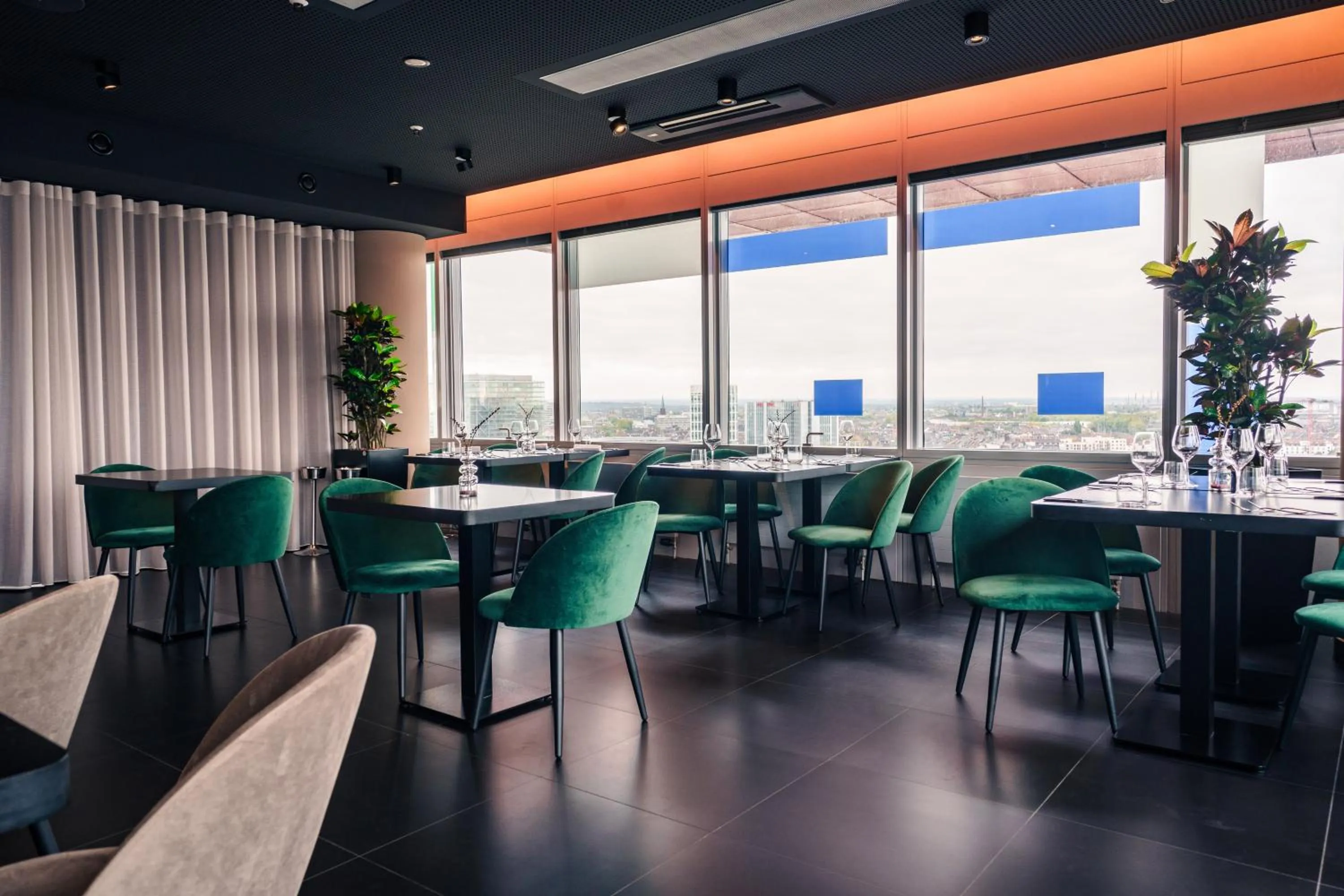 Restaurant/places to eat in INNSiDE by Meliá Düsseldorf Hafen