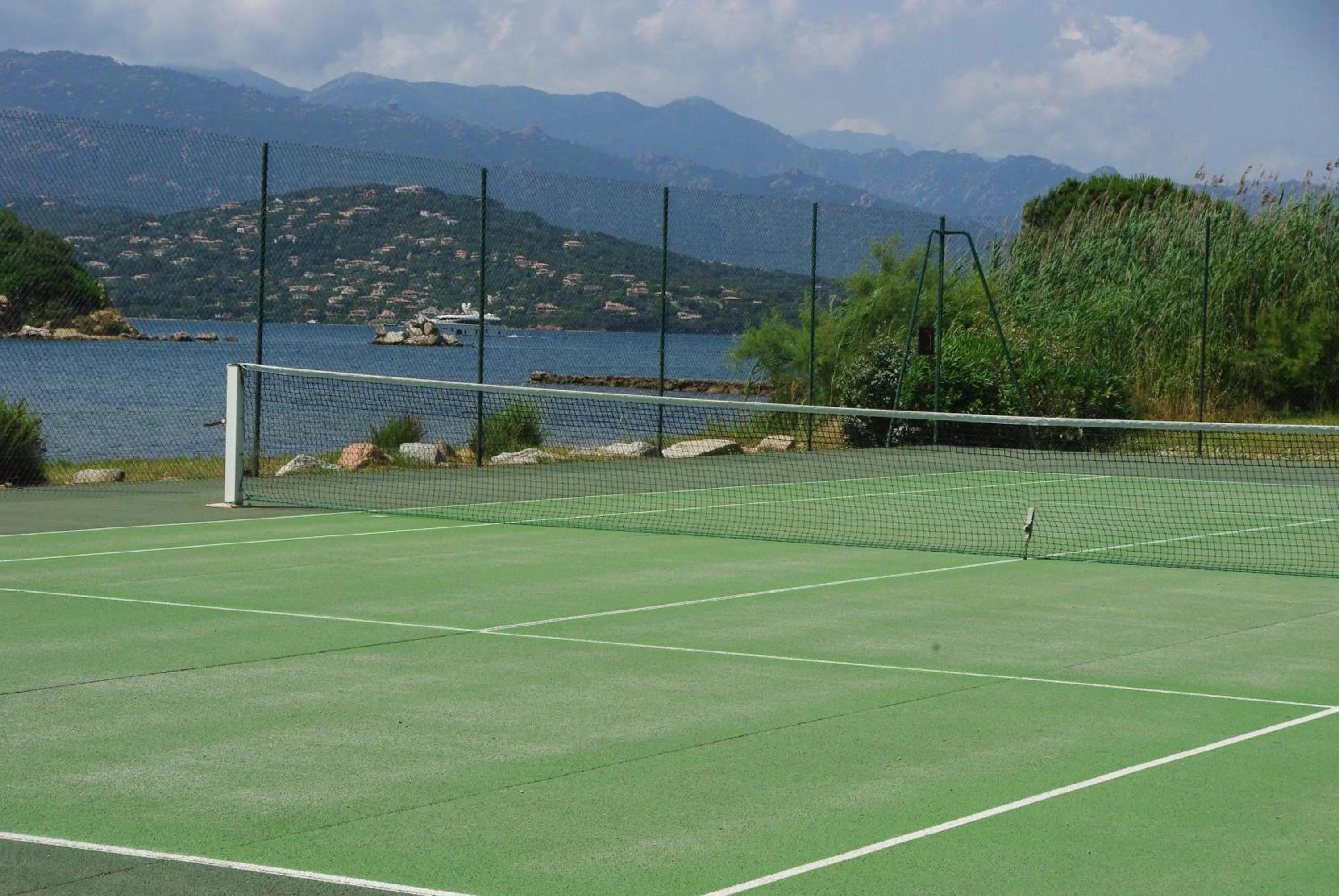 Tennis court in Résidence Le Village Marin