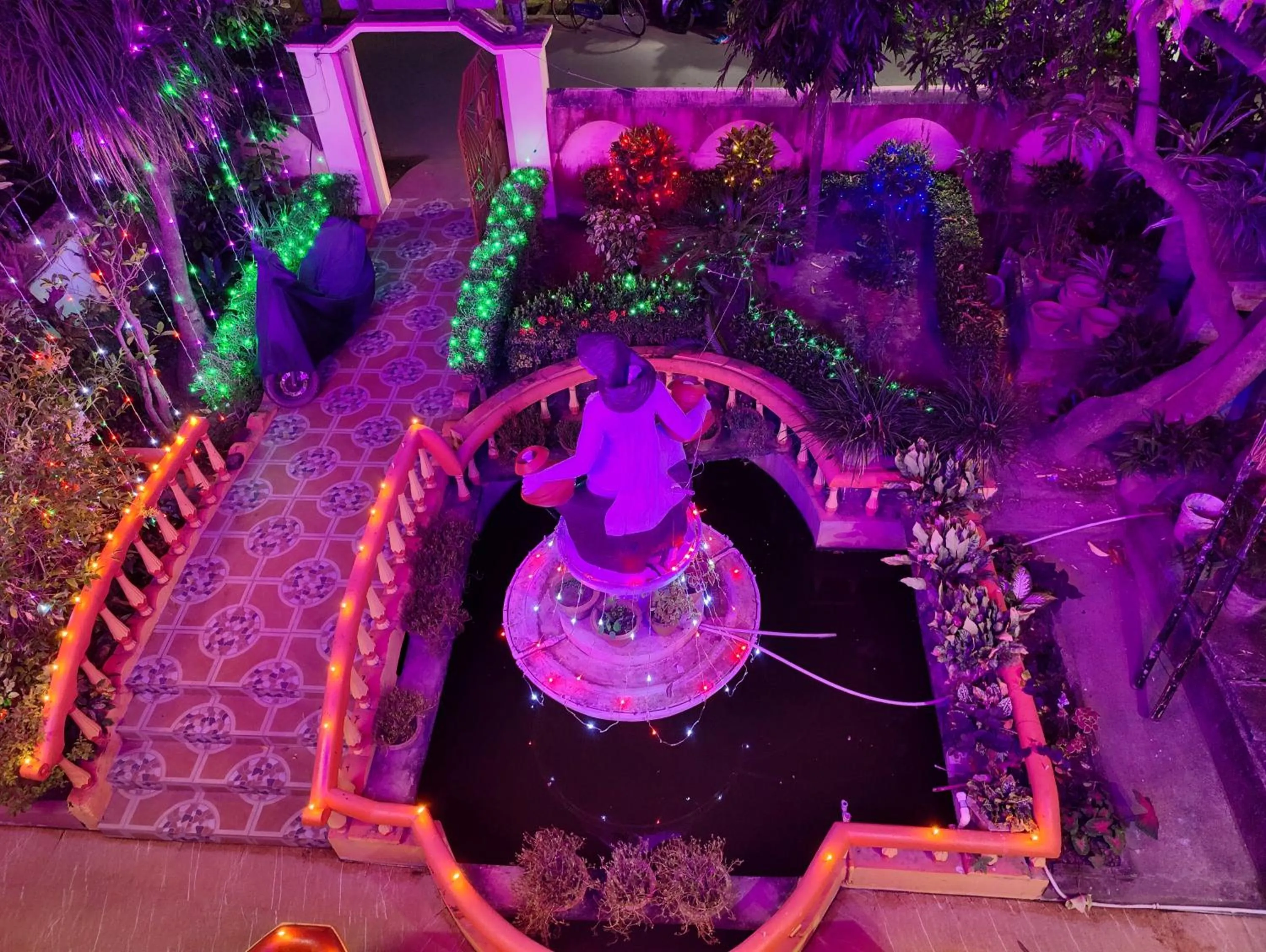 Facade/entrance in Monalisa Lodge