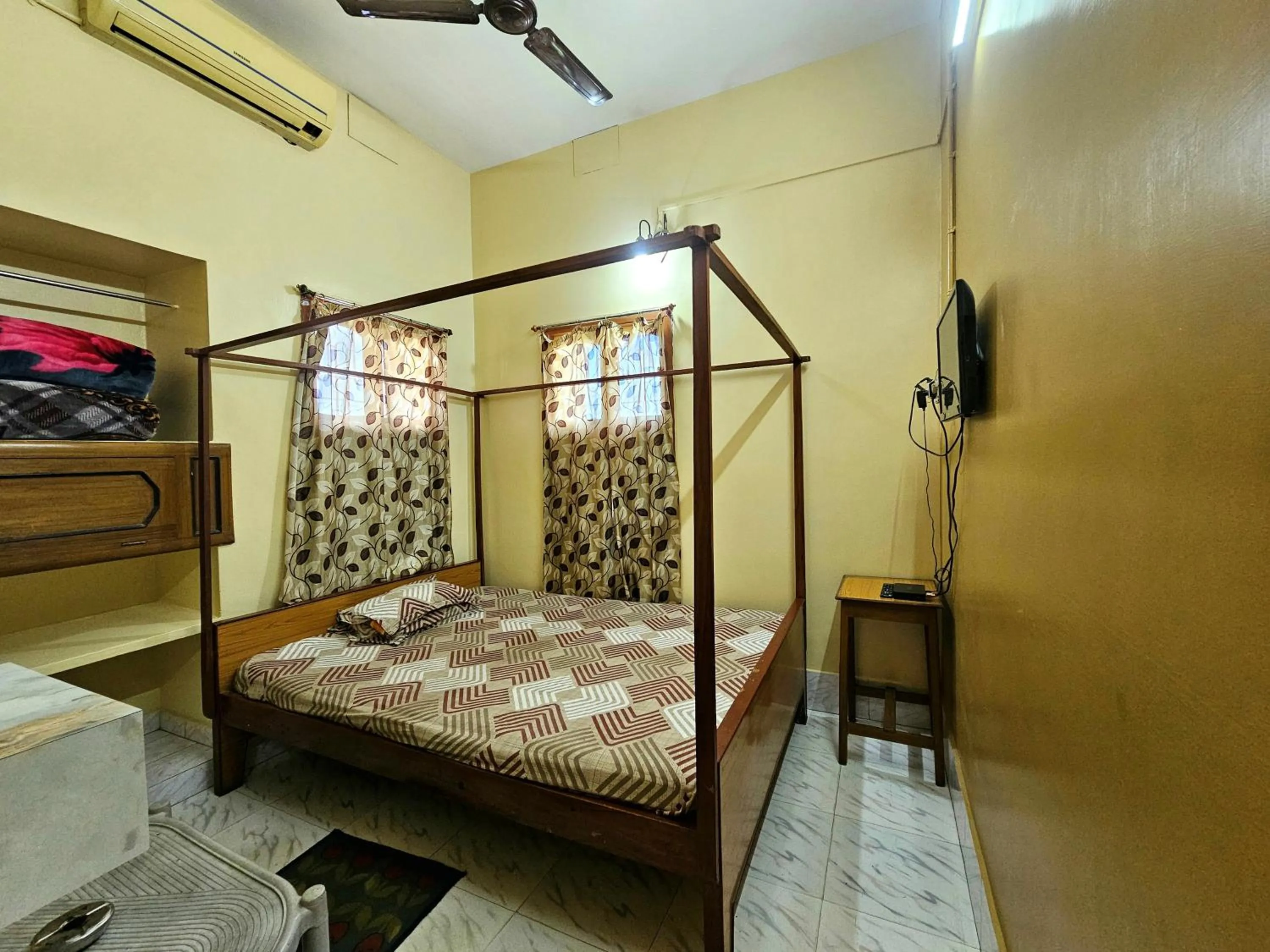 Bedroom, Bed in Monalisa Lodge