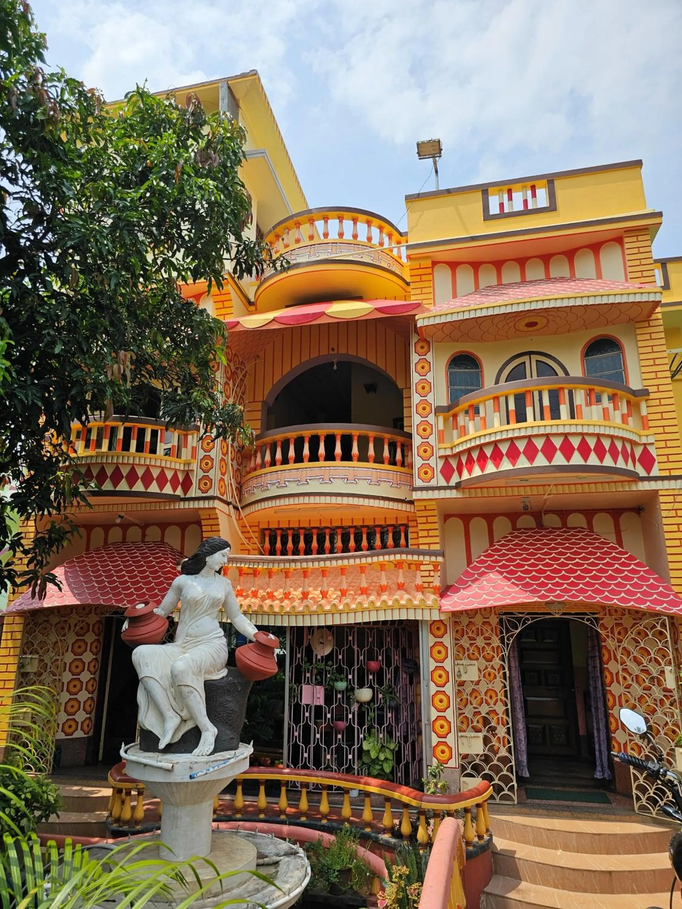 Property building in Monalisa Lodge