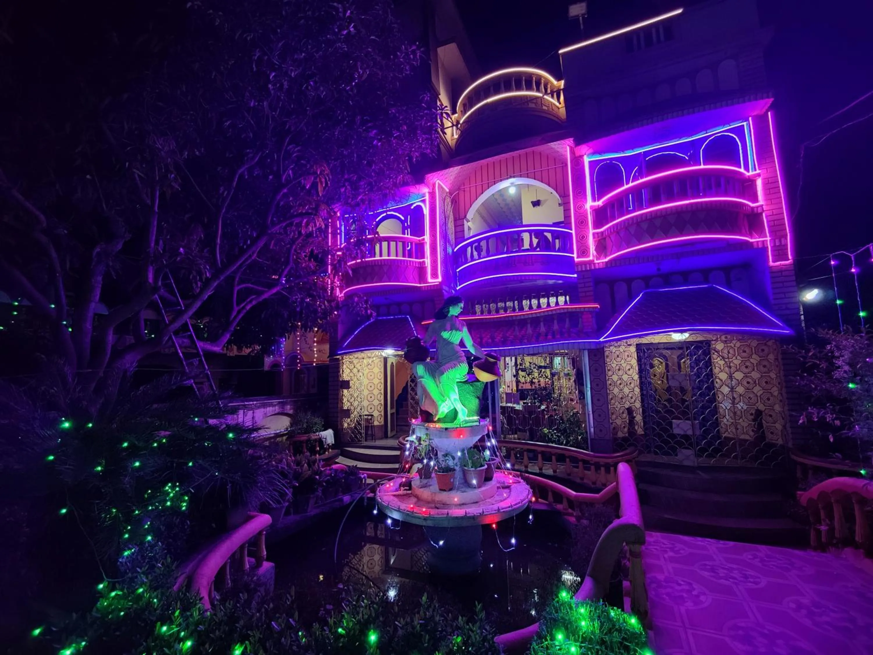 Garden in Monalisa Lodge