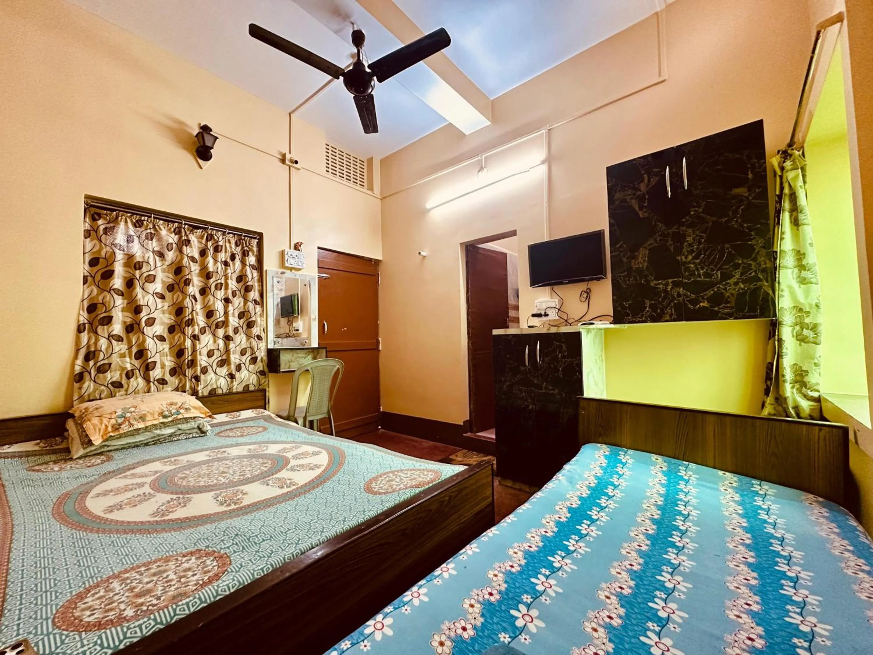 Bedroom, Bed in Monalisa Lodge