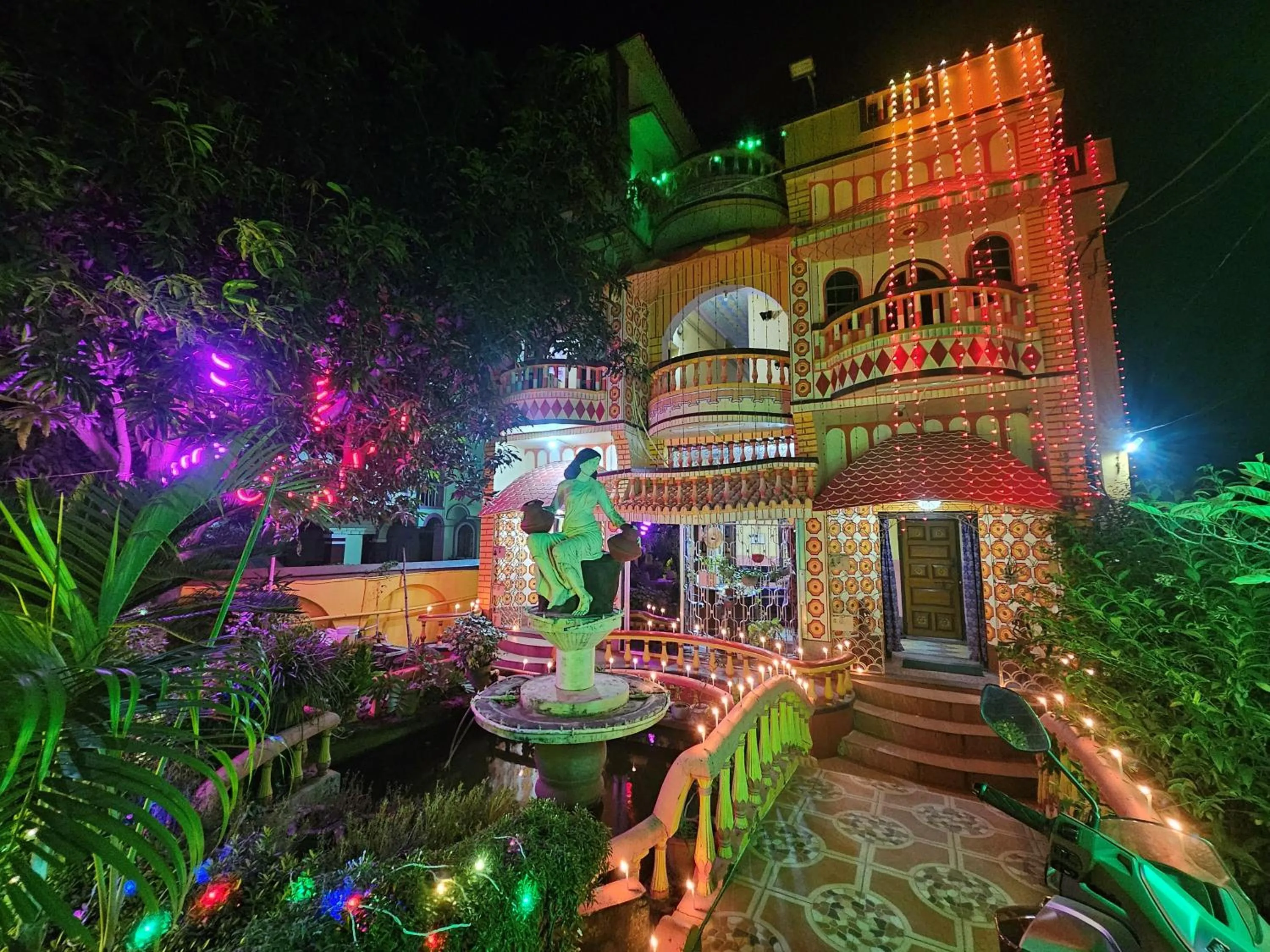 Entertainment in Monalisa Lodge