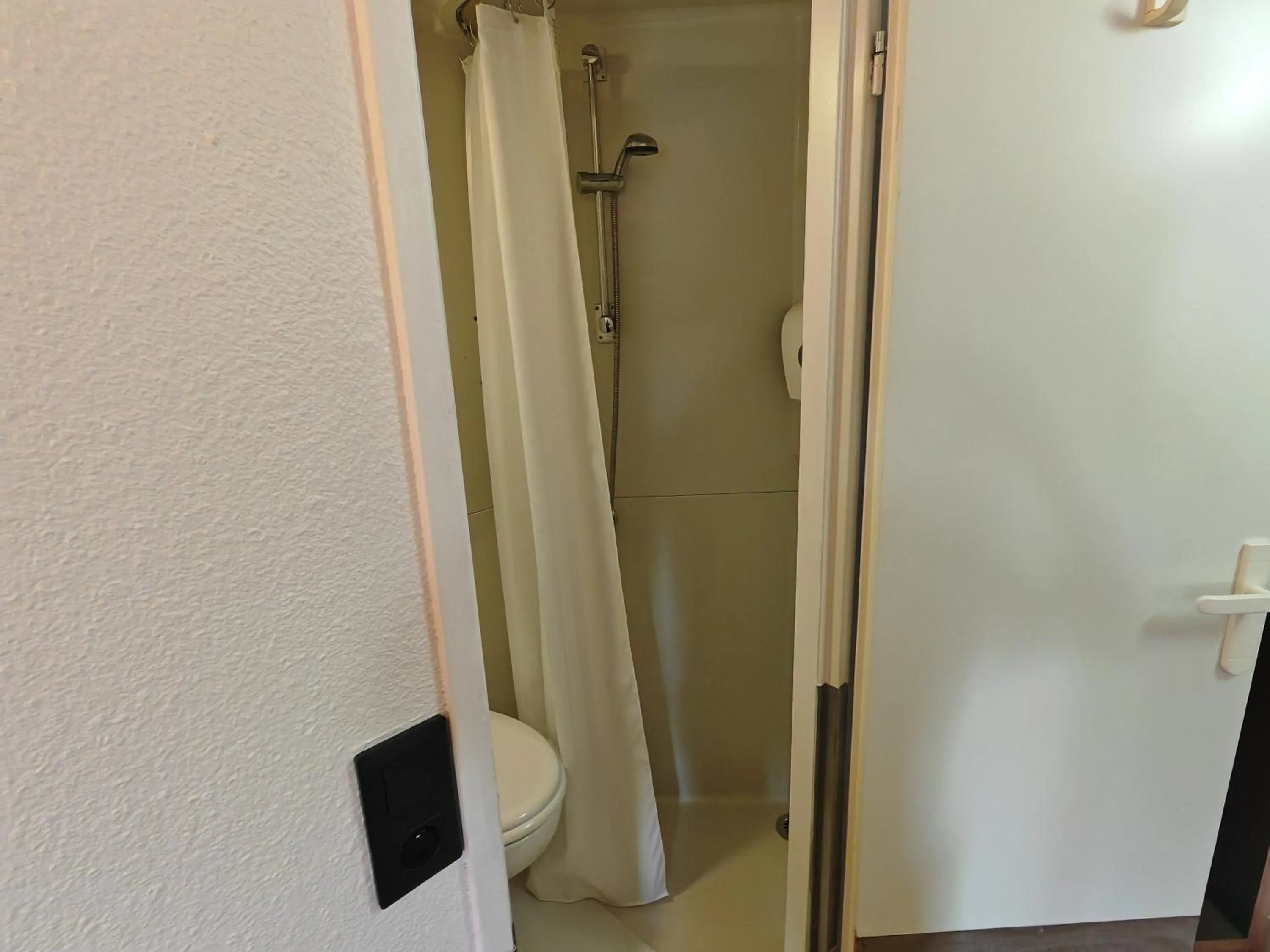 Shower in Premiere Classe Lille Sud - Douai Cuincy