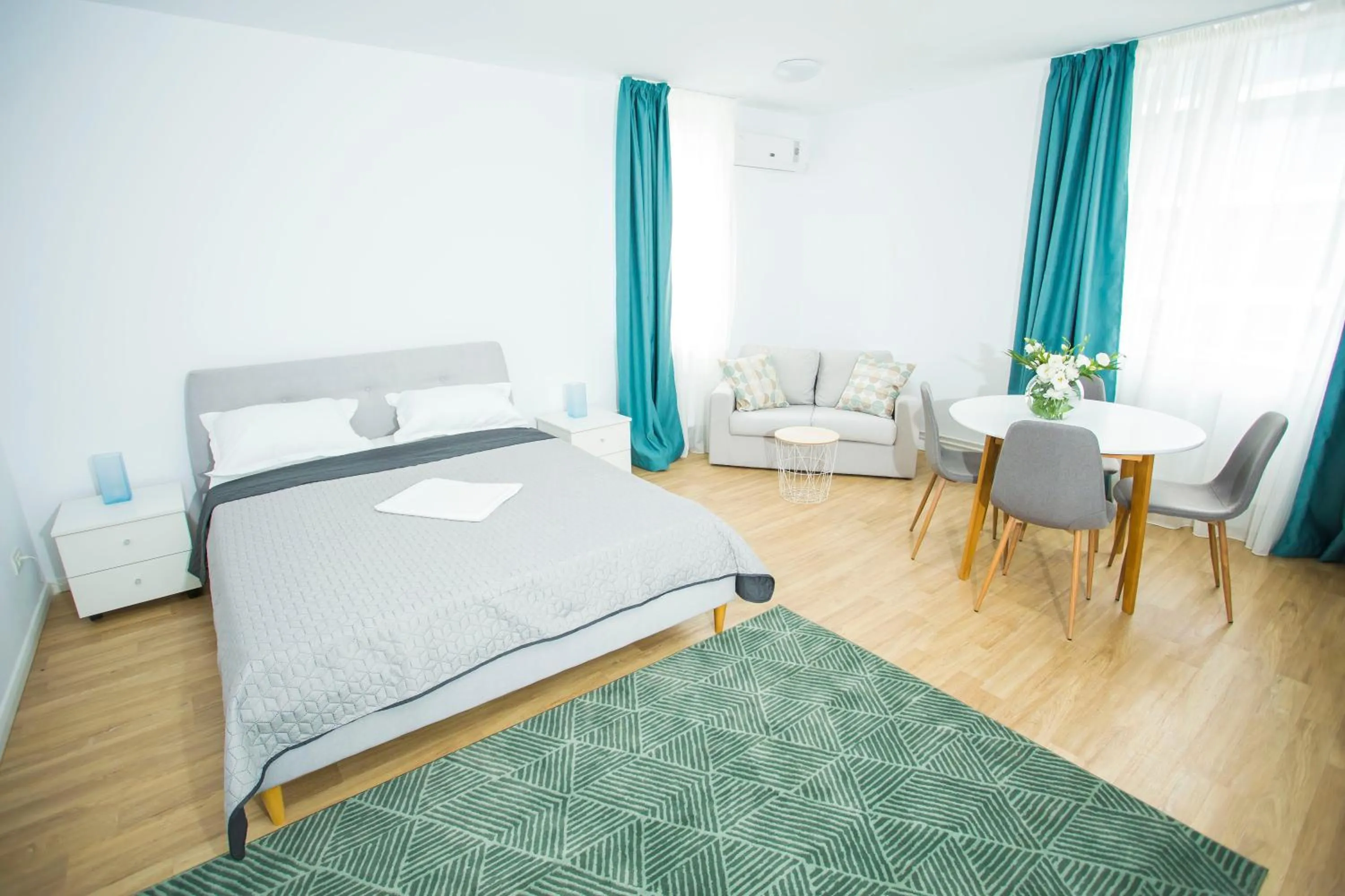 Photo of the whole room, Bed in Residence DP Pipera