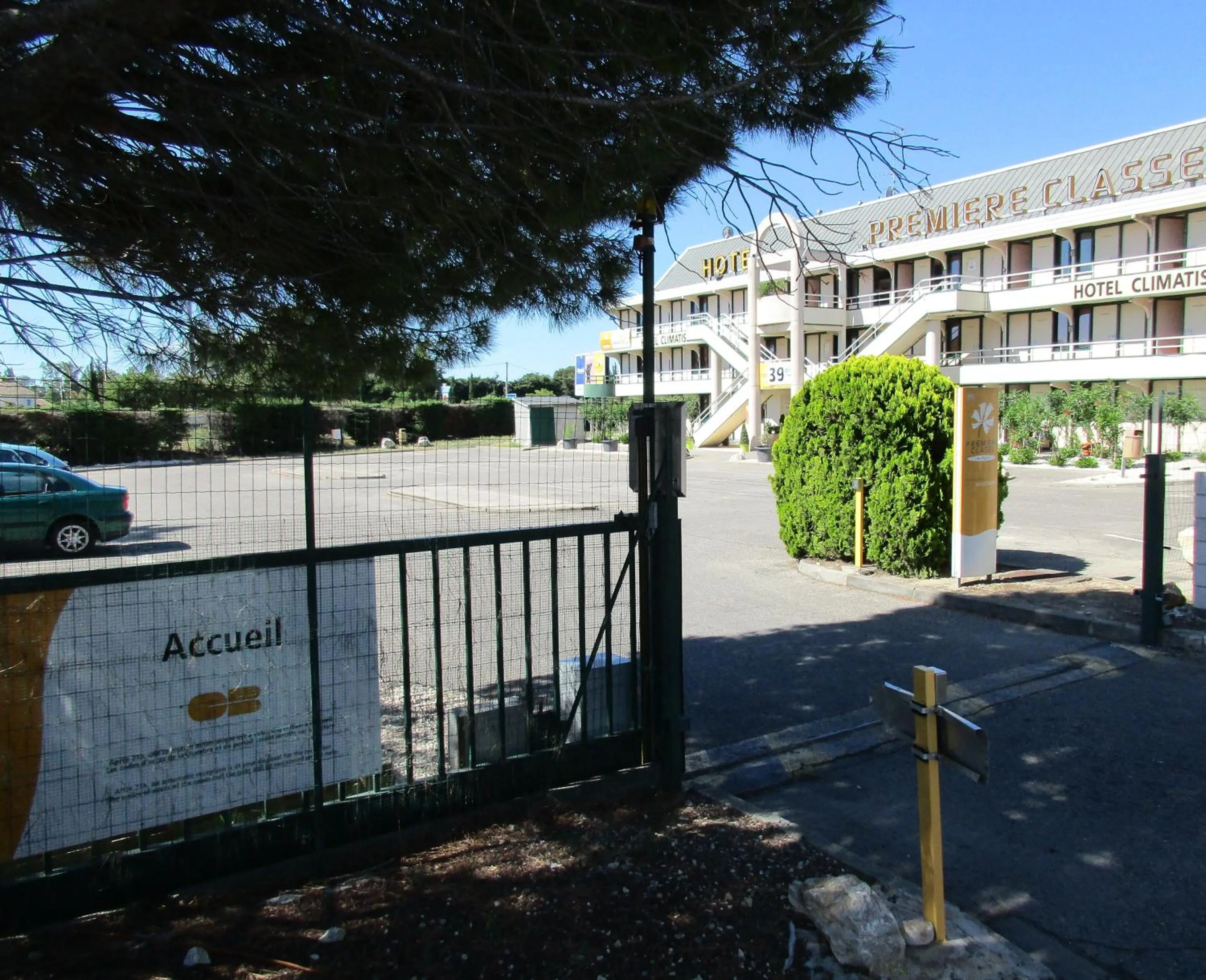 Facade/entrance in Premiere Classe Avignon Le Pontet