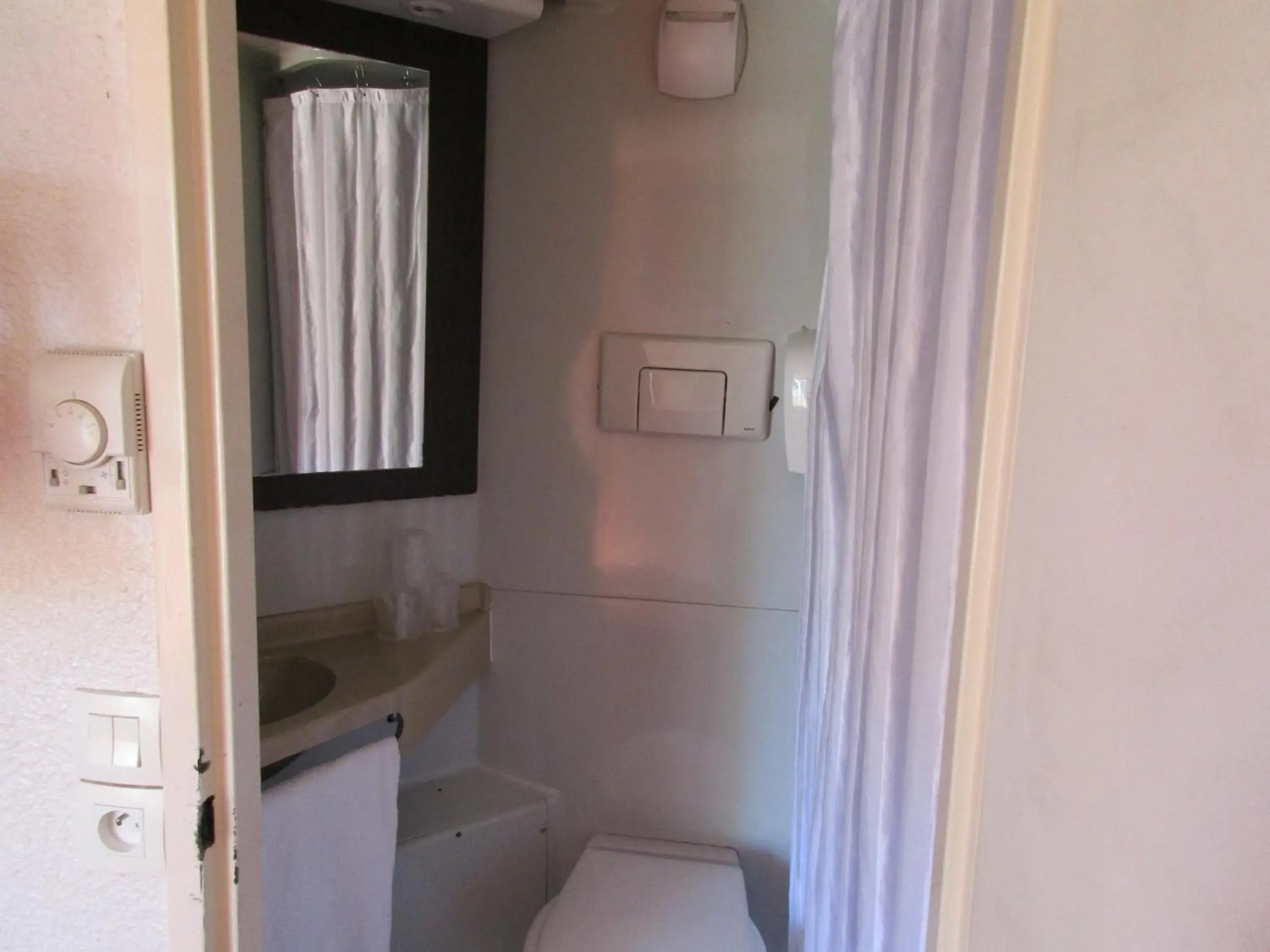 Double Room in Premiere Classe Avignon Le Pontet Double Room in Premiere Classe Avignon Le Pontet
