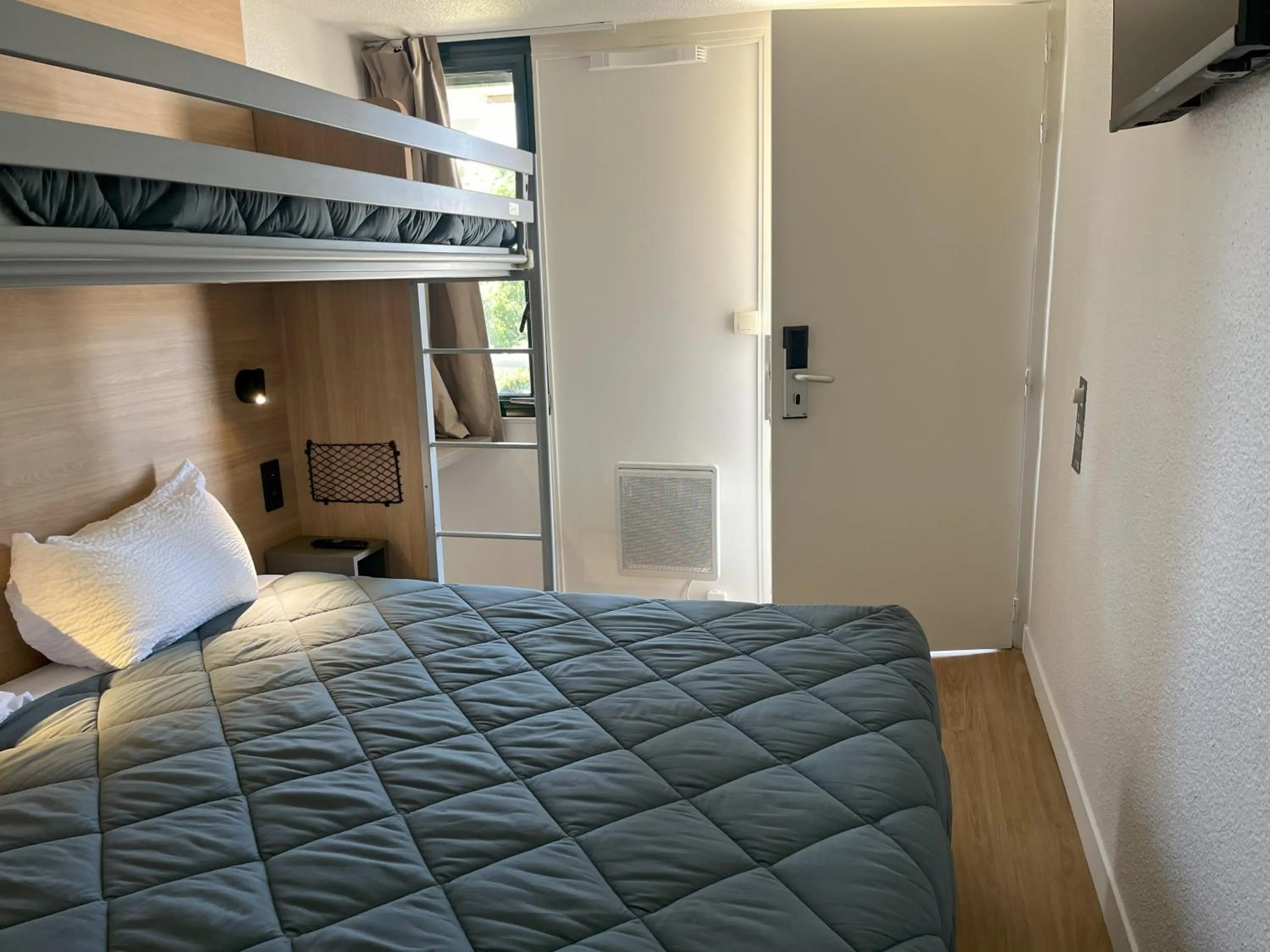 Bed in Premiere Classe Avignon Le Pontet