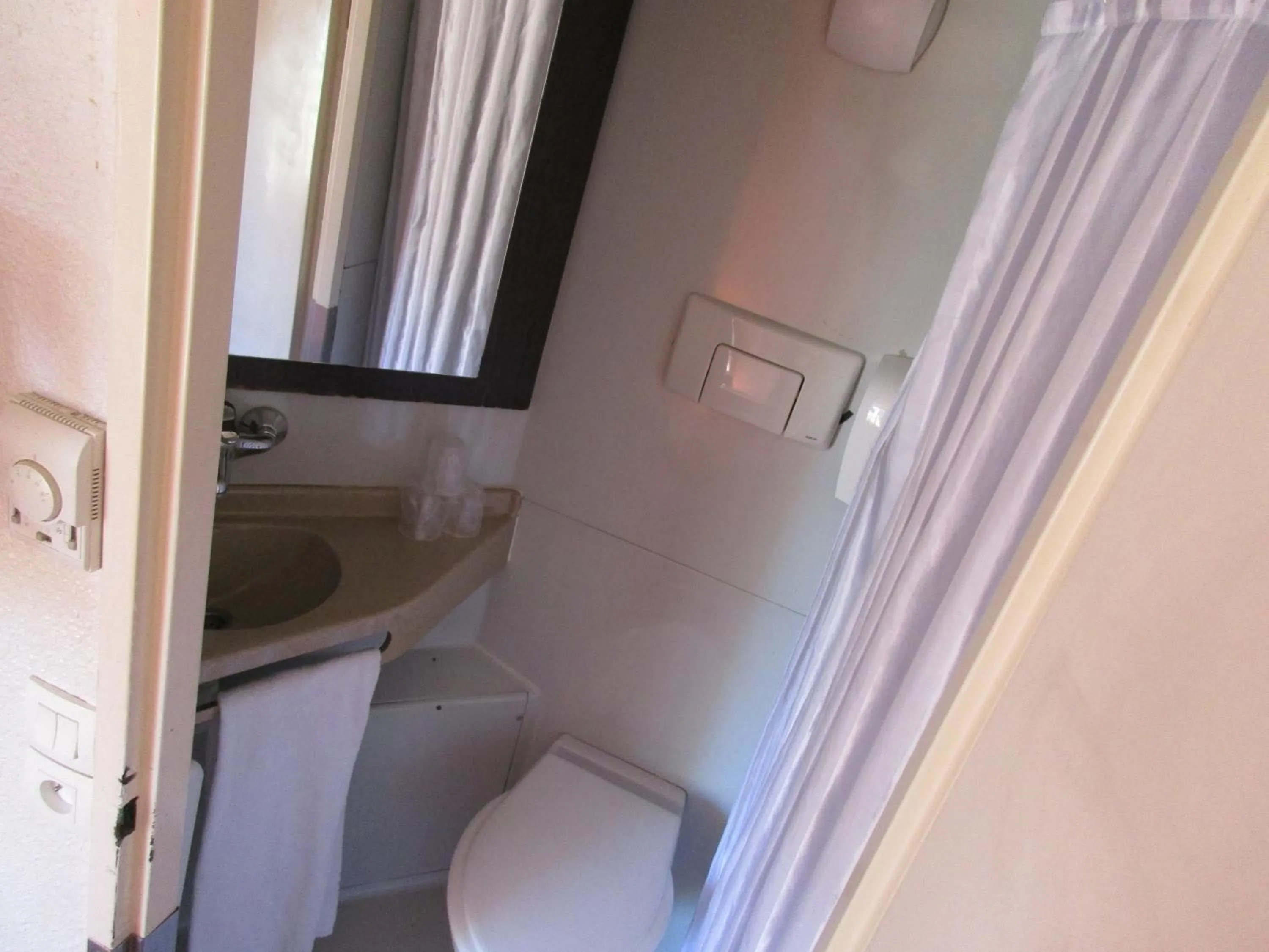 Bathroom in Premiere Classe Avignon Le Pontet