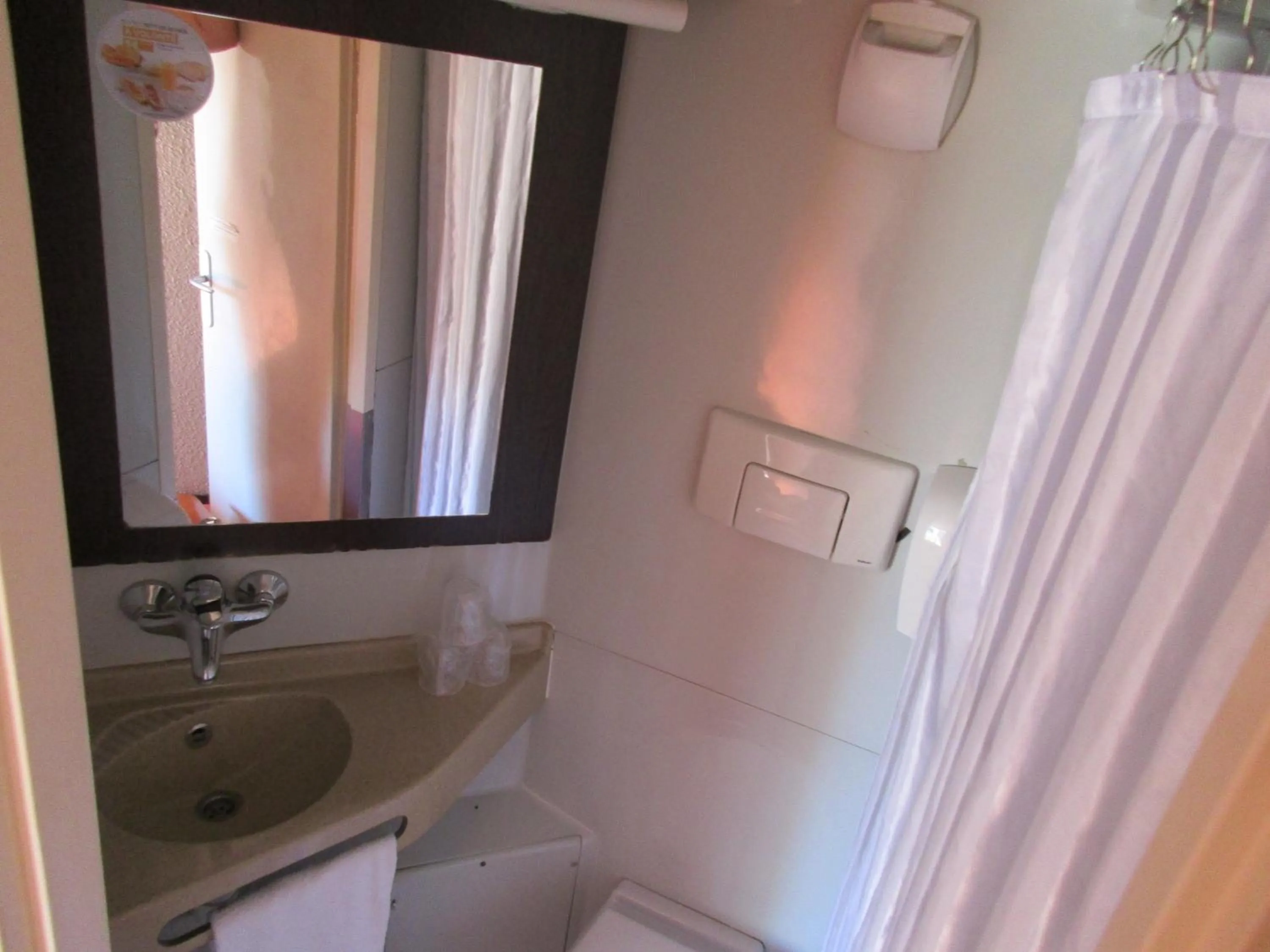 Bathroom in Premiere Classe Avignon Le Pontet
