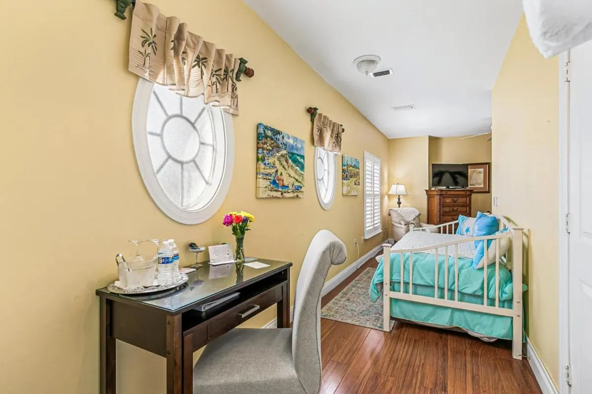 Bed in Windemere Inn by the Sea