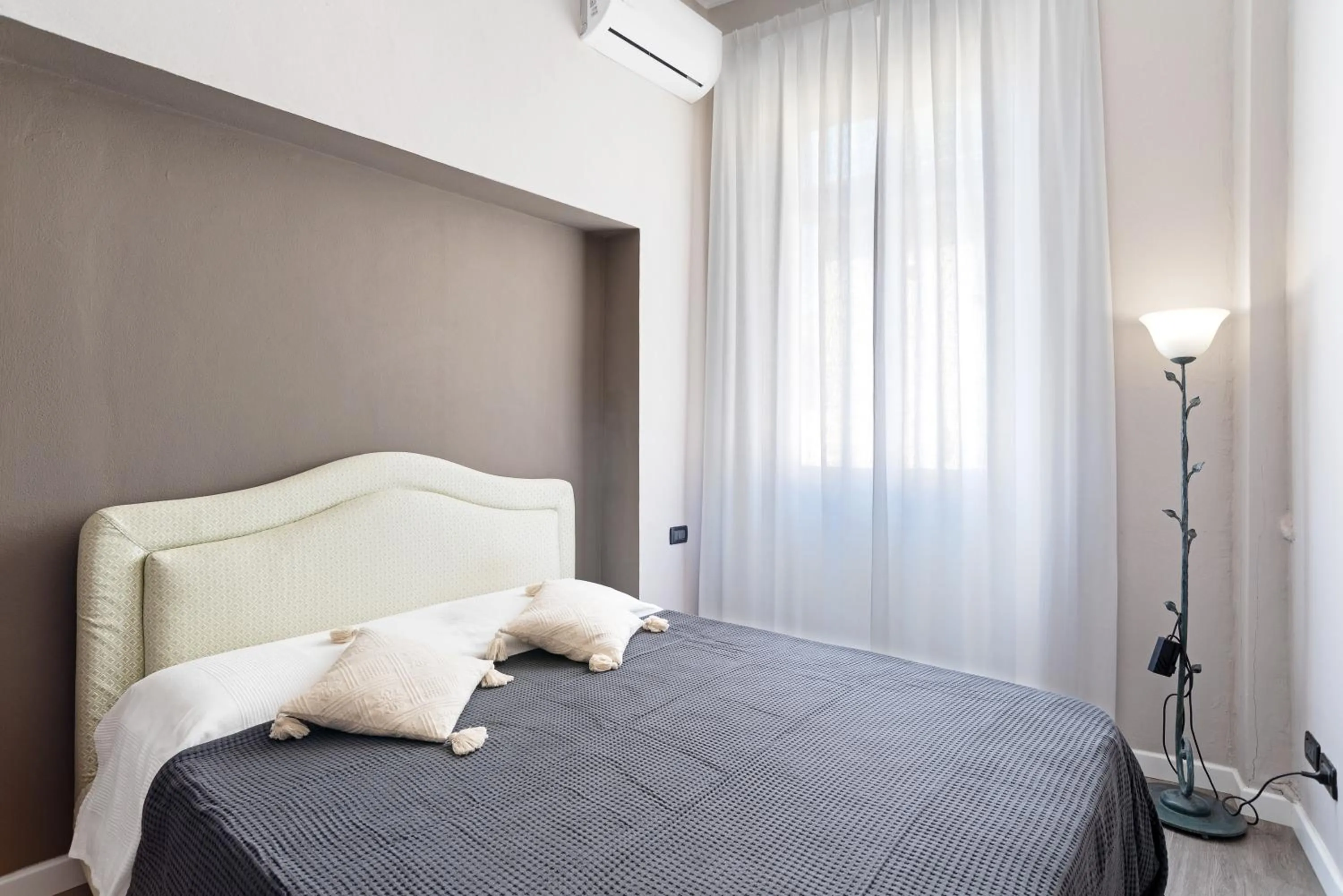 Bedroom, Bed in Vittoria Corner - byMyHomeInComo