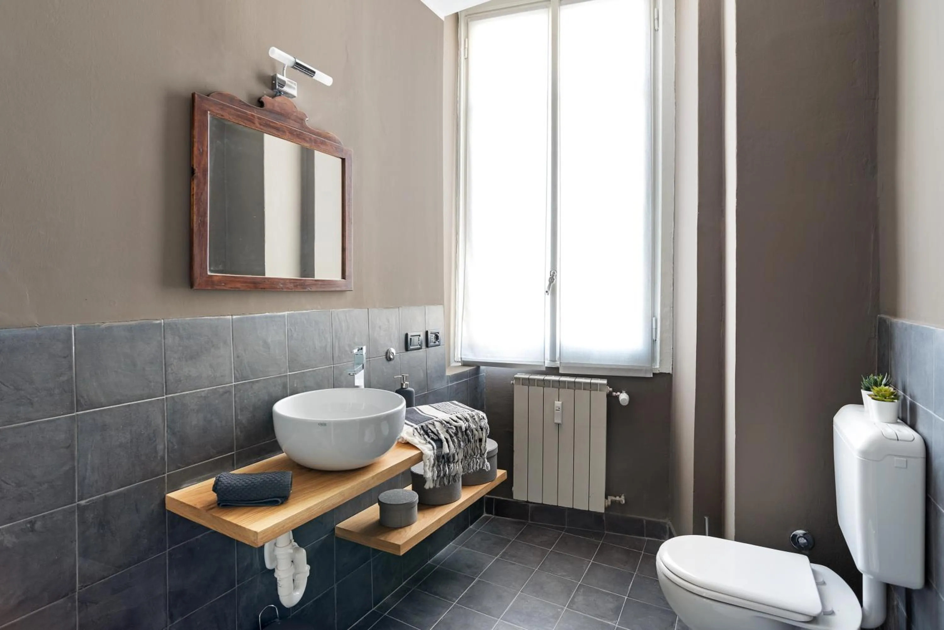 Bathroom in Vittoria Corner - byMyHomeInComo