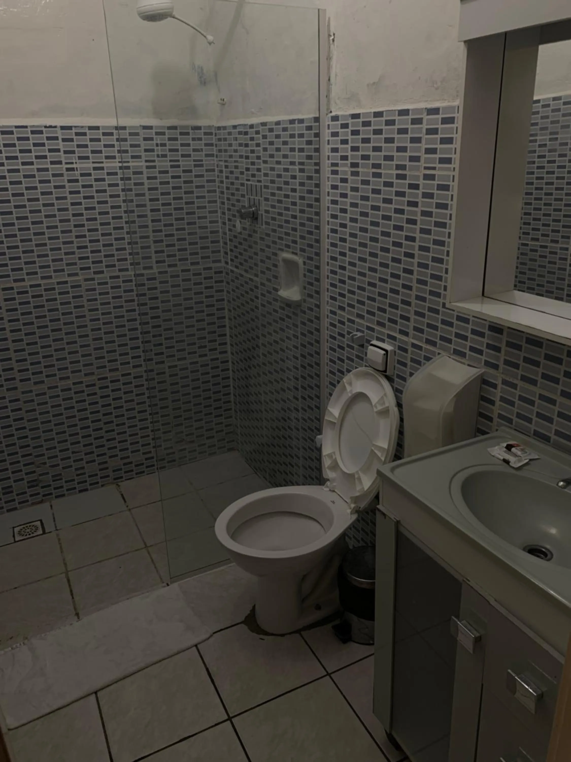 Shower in CP Hotel Economic