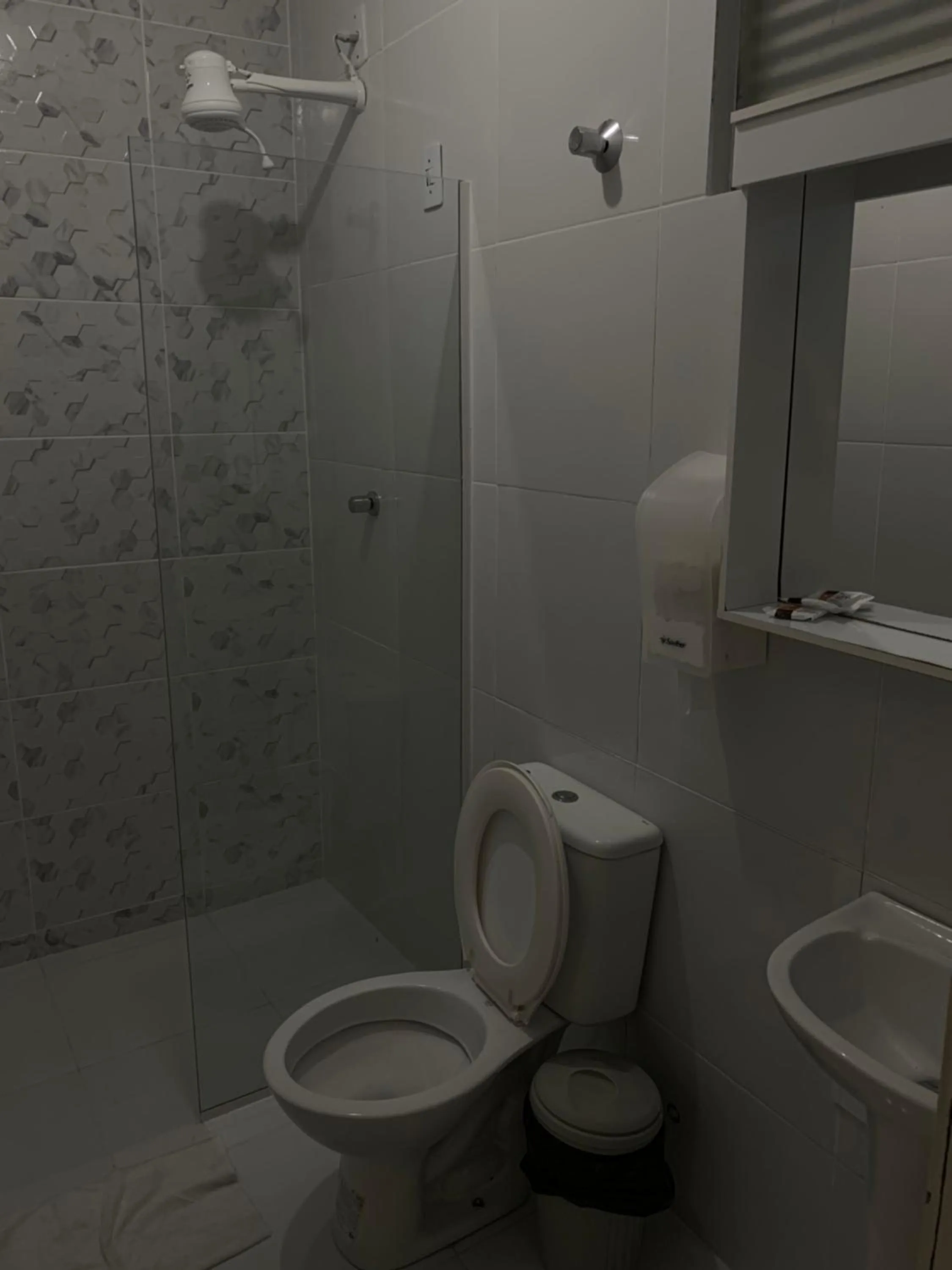 Shower in CP Hotel Economic