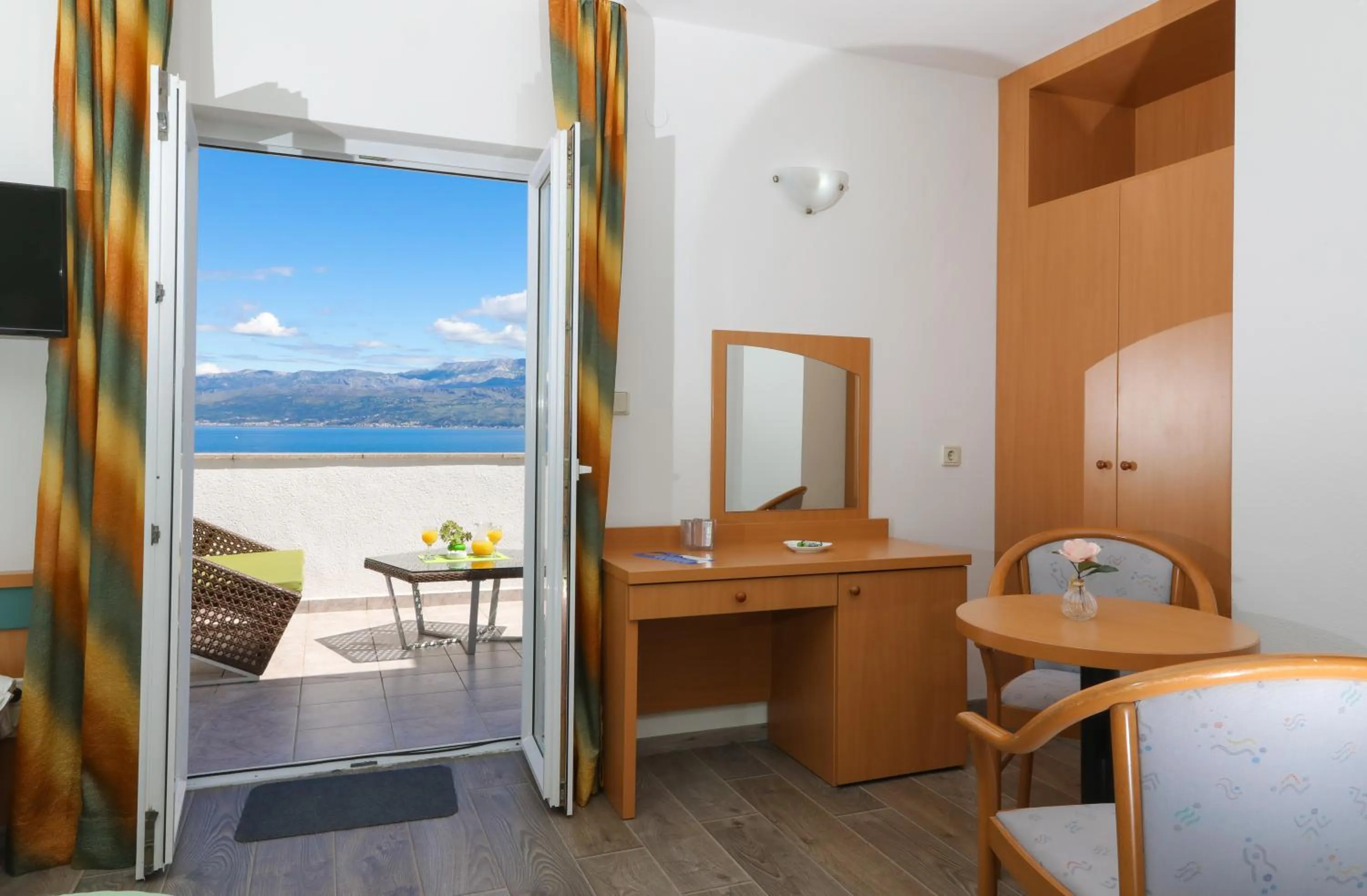 Sea view in Downtown Private Rooms Mandić