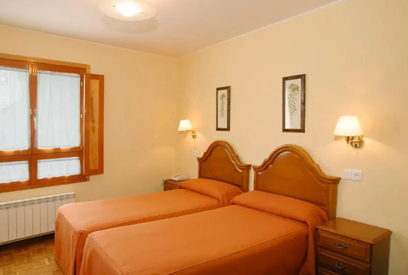 Photo of the whole room, Bed in Hotel Restaurante El Manquin