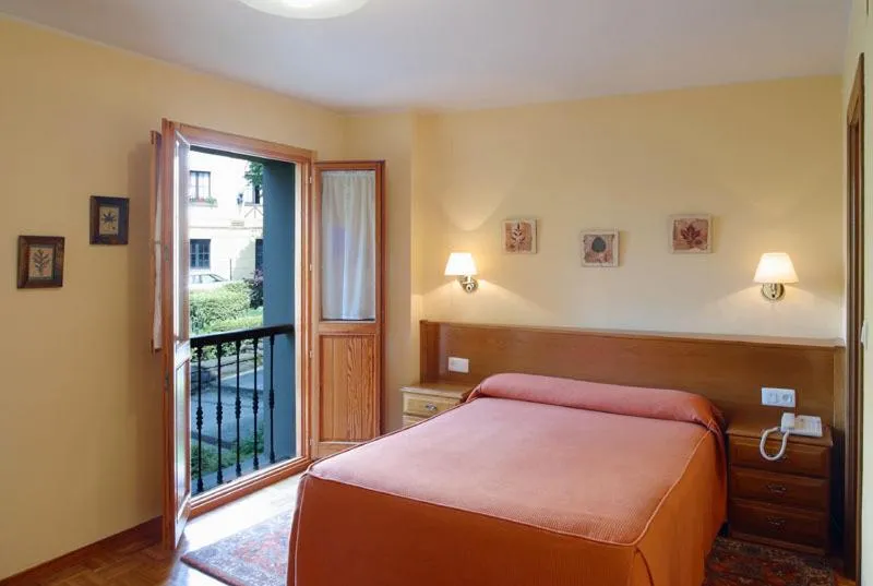 Day, Bed in Hotel Restaurante El Manquin