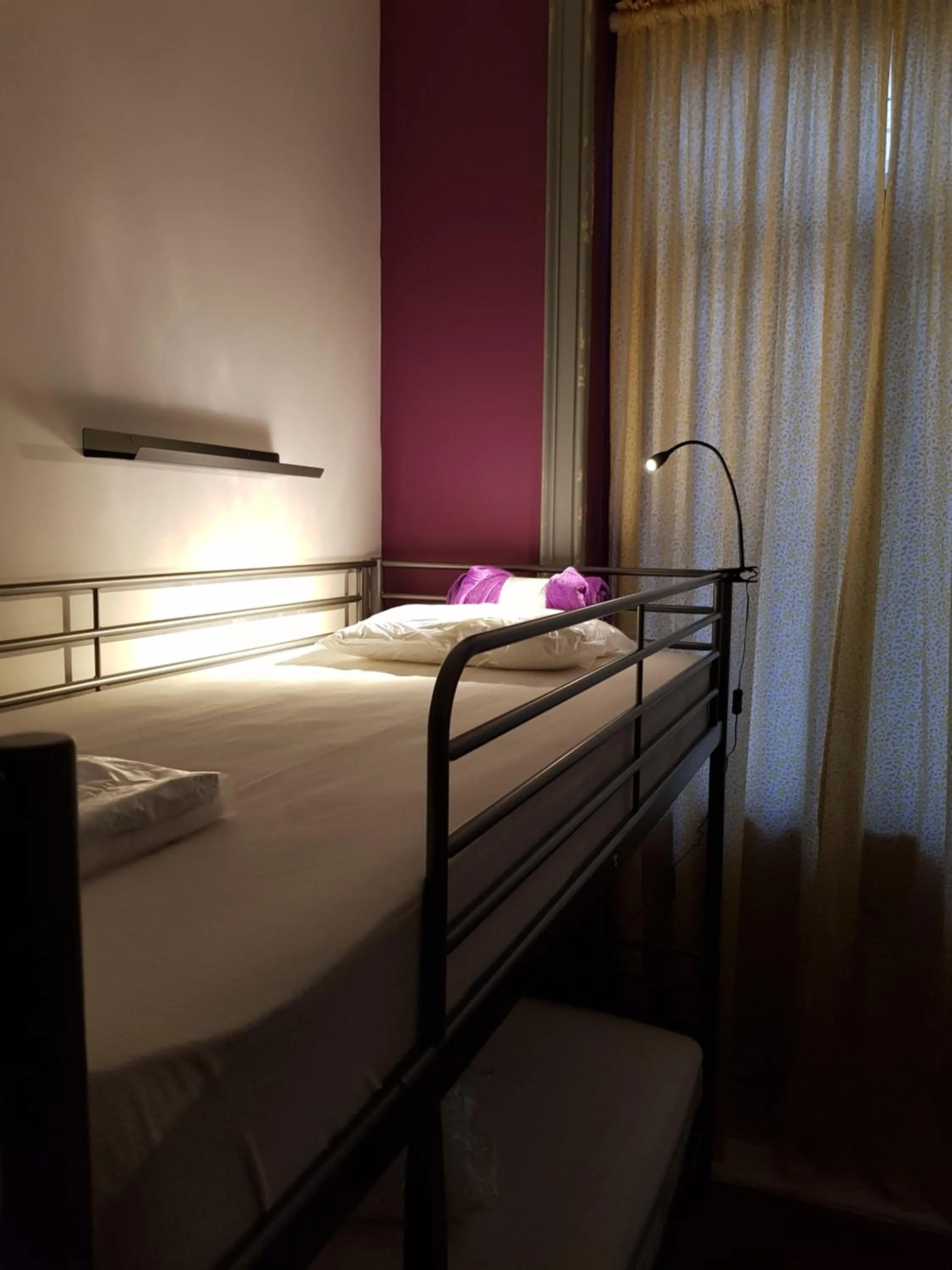 bunk bed, Bed in By Doors Hostel