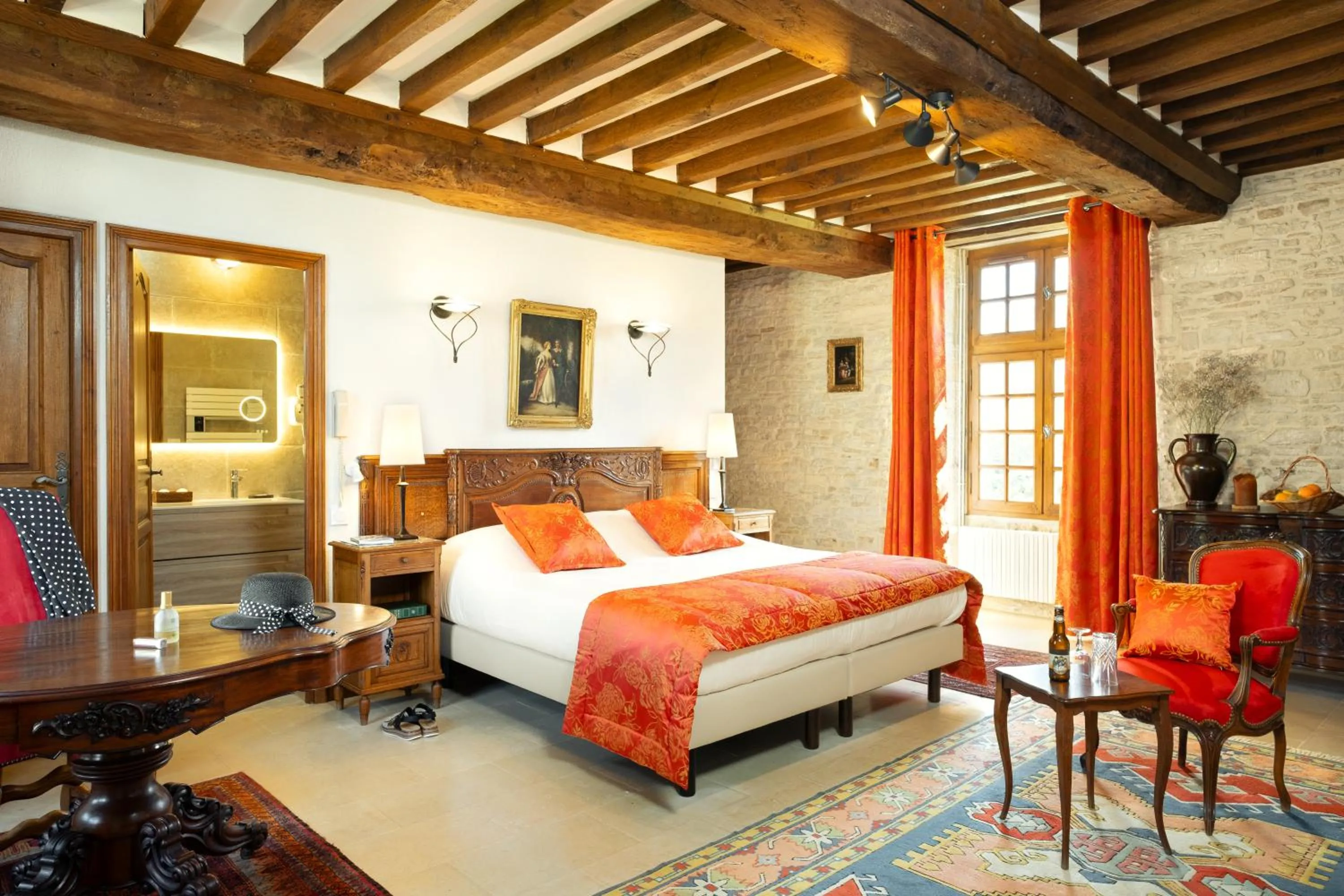 Bed in Hôtel Le Manoir De Mathan Crépon à la campagne 5 mn d'Arromanches et 10 mn de Bayeux