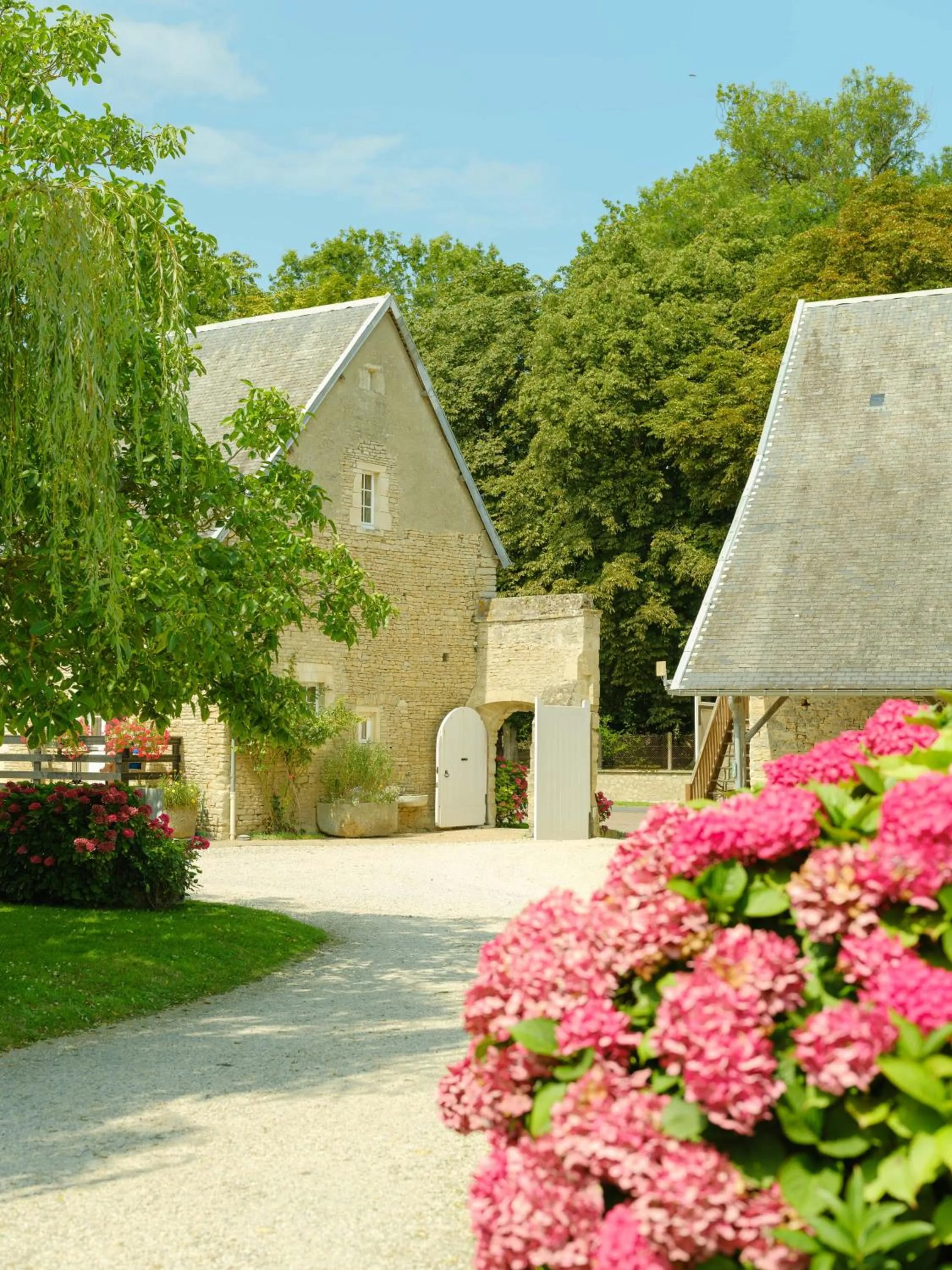 Property building in Hôtel Le Manoir De Mathan Crépon à la campagne 5 mn d'Arromanches et 10 mn de Bayeux