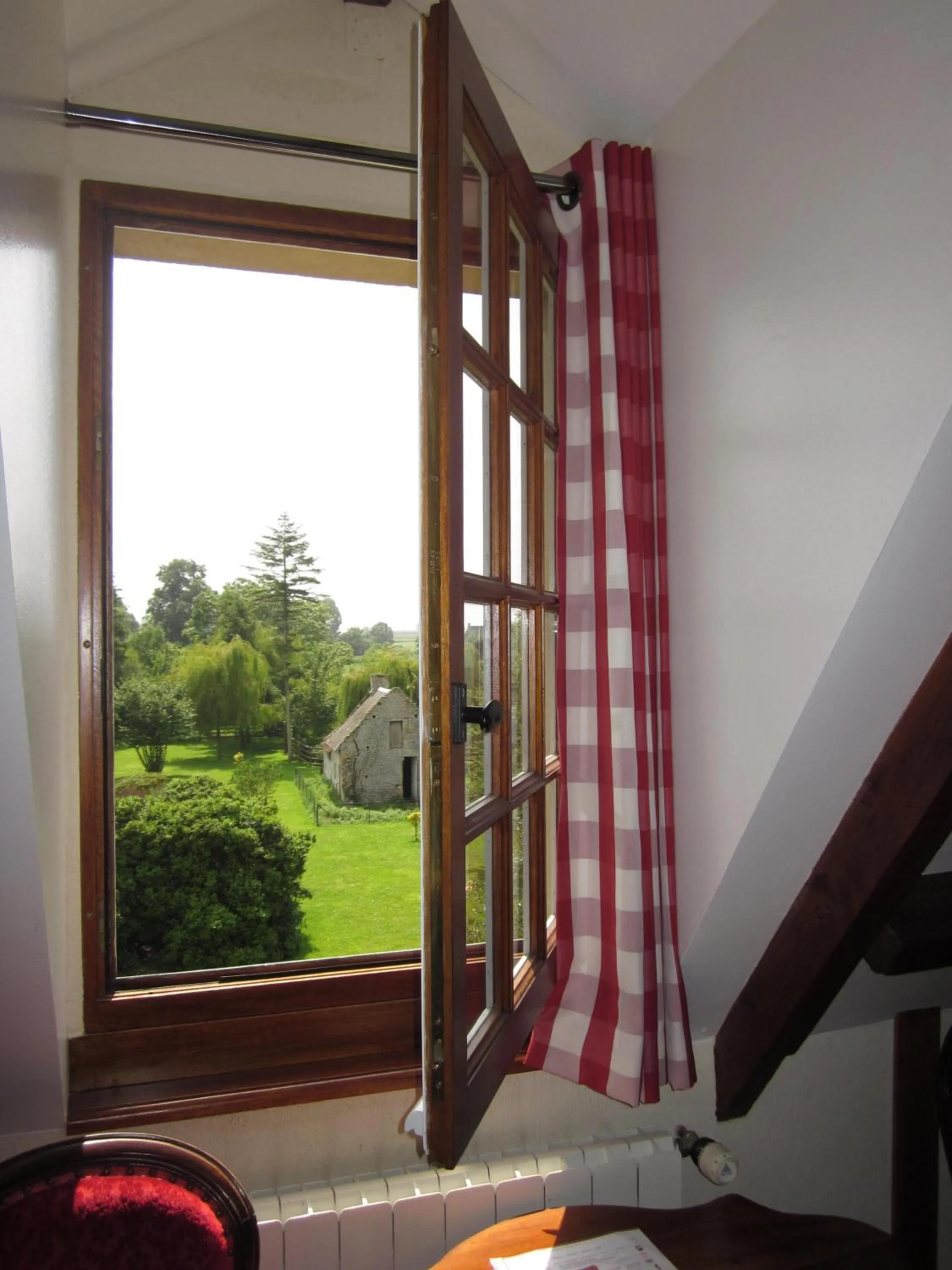 Garden view in Hôtel Le Manoir De Mathan Crépon à la campagne 5 mn d'Arromanches et 10 mn de Bayeux