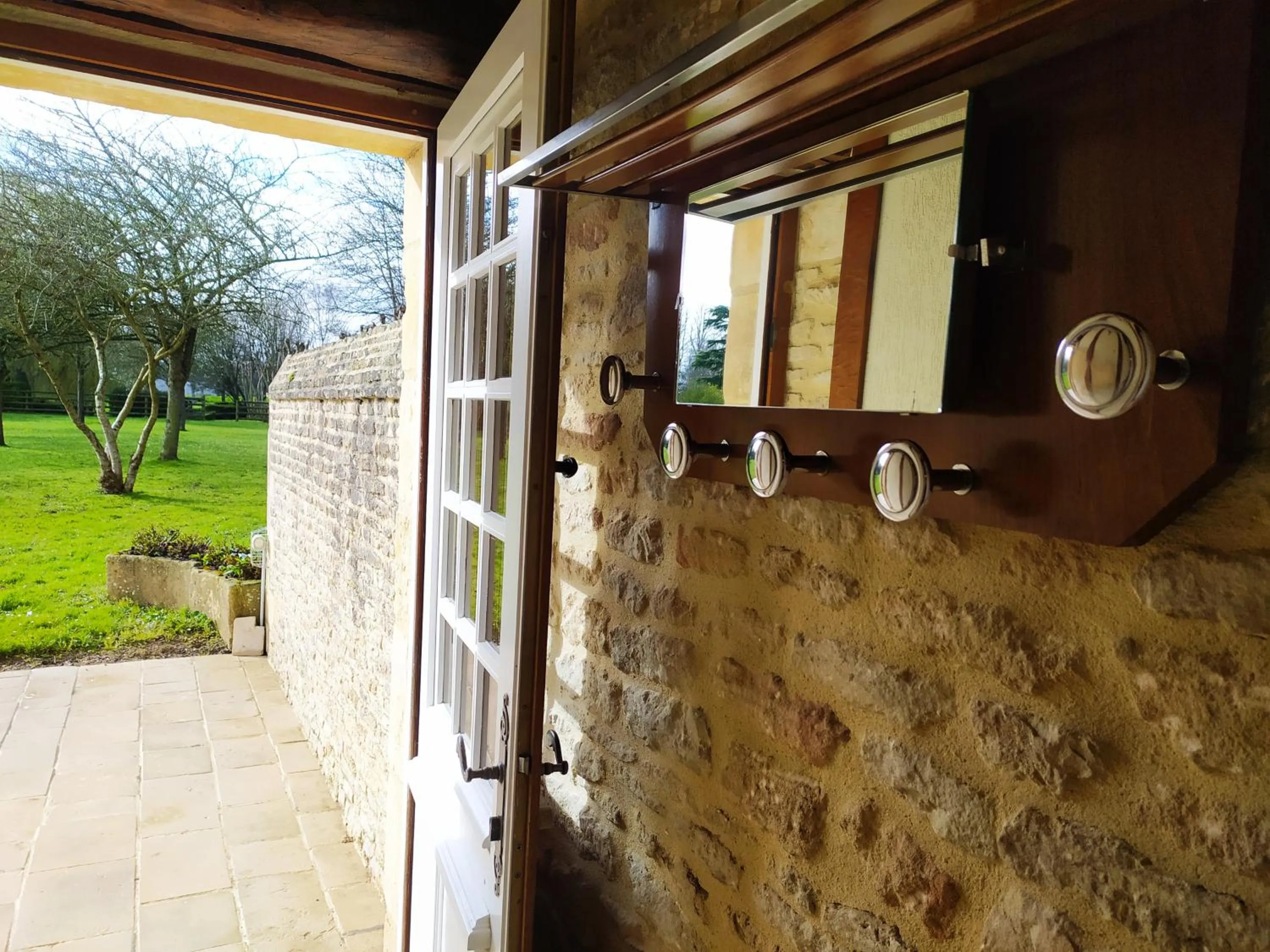Garden in Hôtel Le Manoir De Mathan Crépon à la campagne 5 mn d'Arromanches et 10 mn de Bayeux