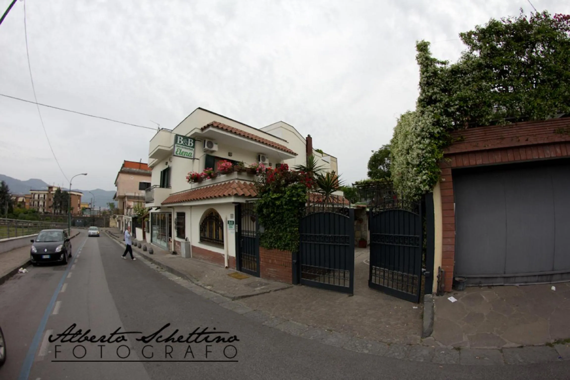 Facade/entrance in B&B Elena