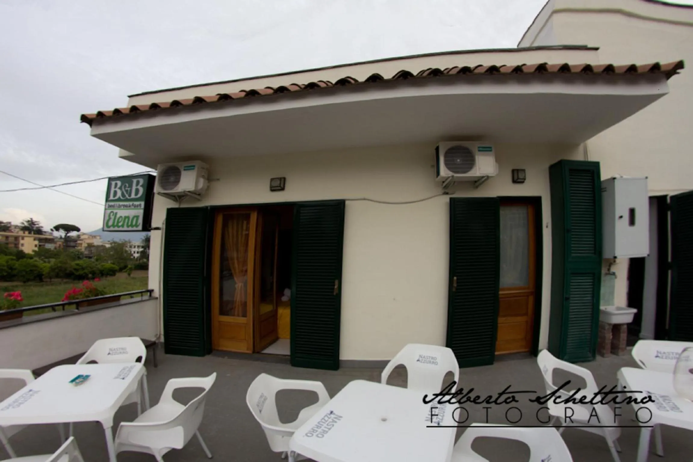 Facade/entrance in B&B Elena