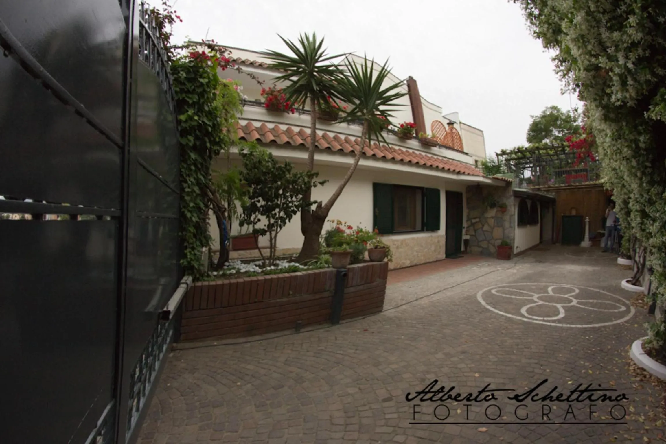 Facade/entrance in B&B Elena