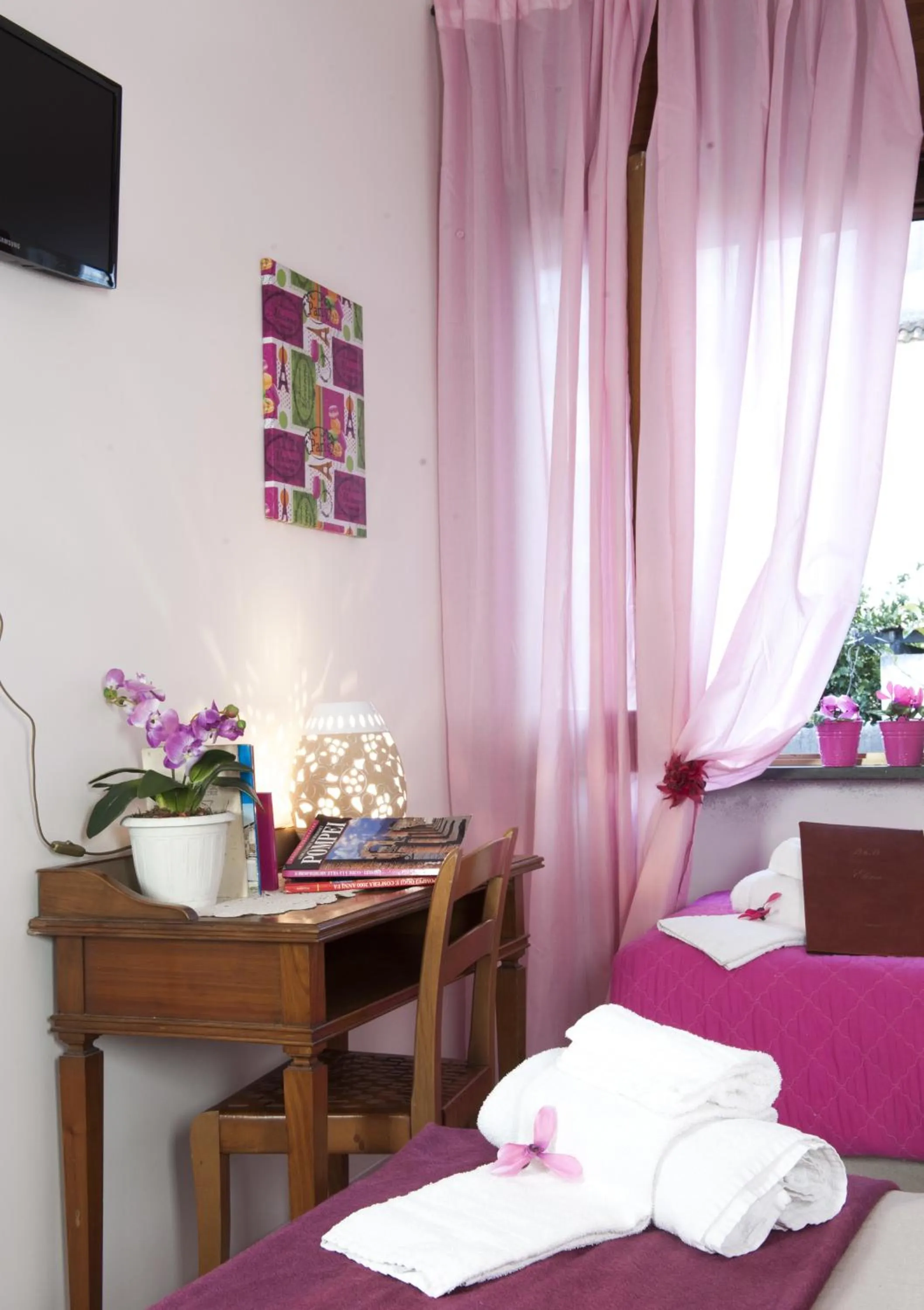 Decorative detail, Bed in B&B Elena