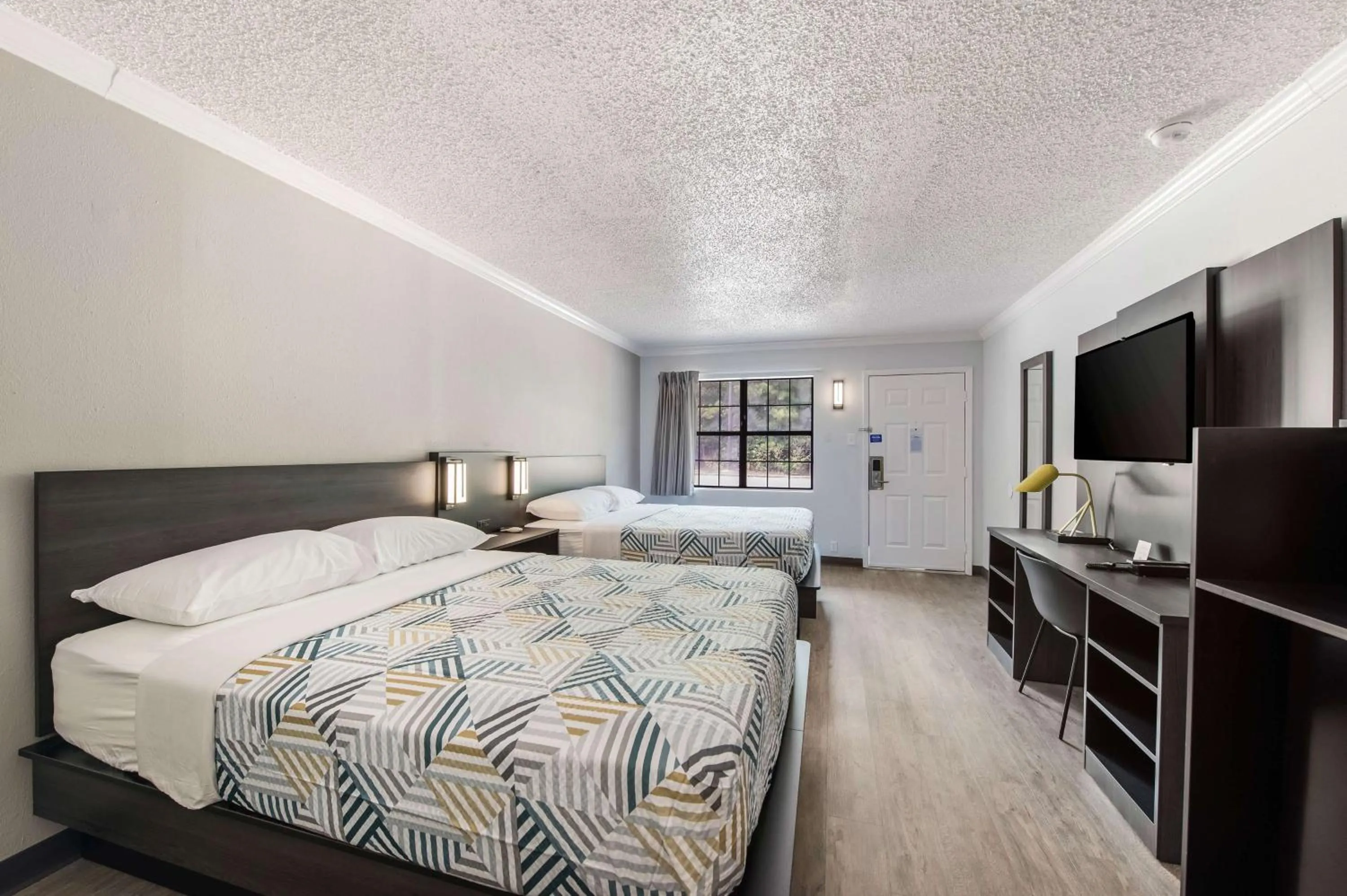 Photo of the whole room, Bed in Motel 6-Kilgore, TX