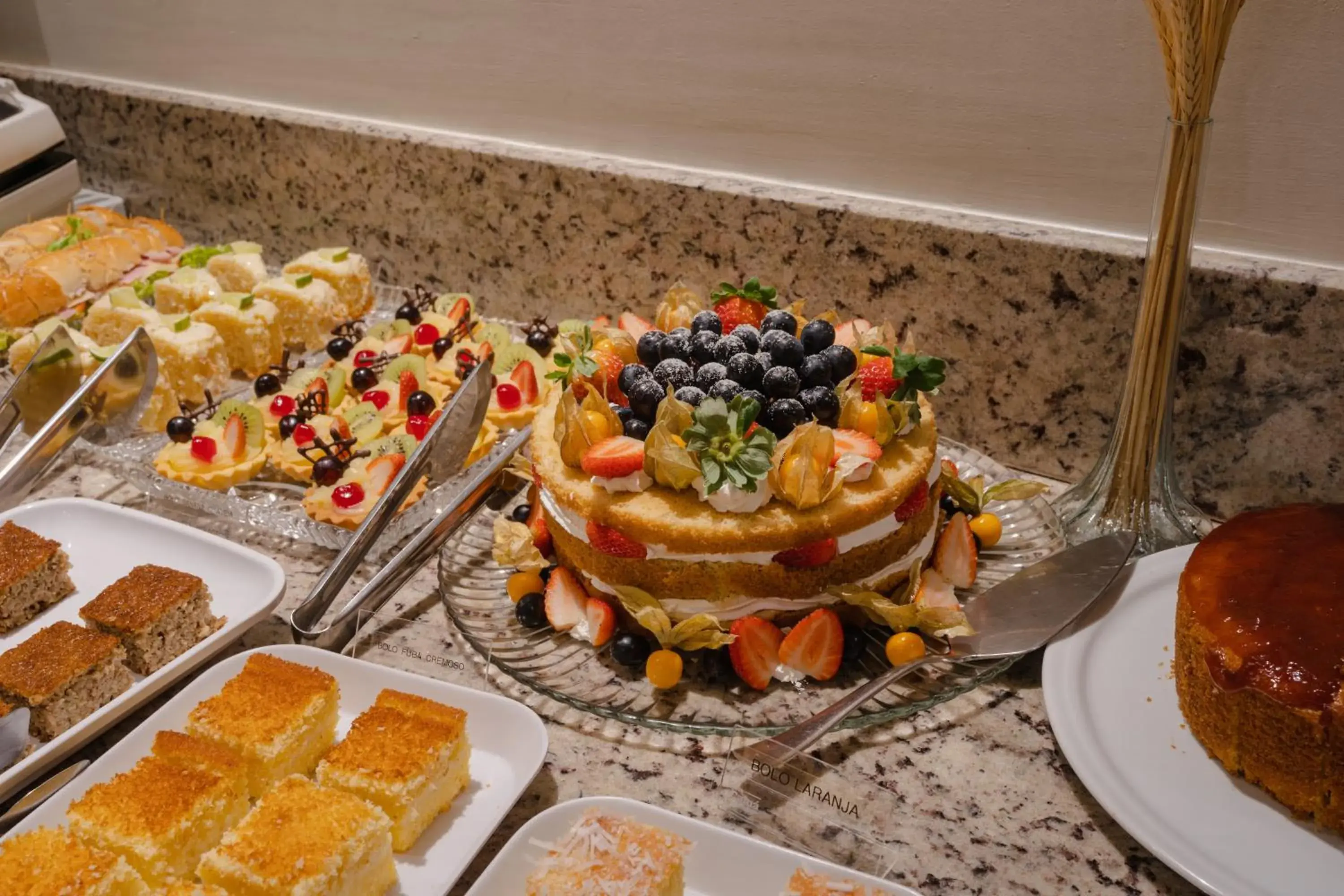Continental breakfast in Hotel Caiuá Continental breakfast in Hotel Caiuá