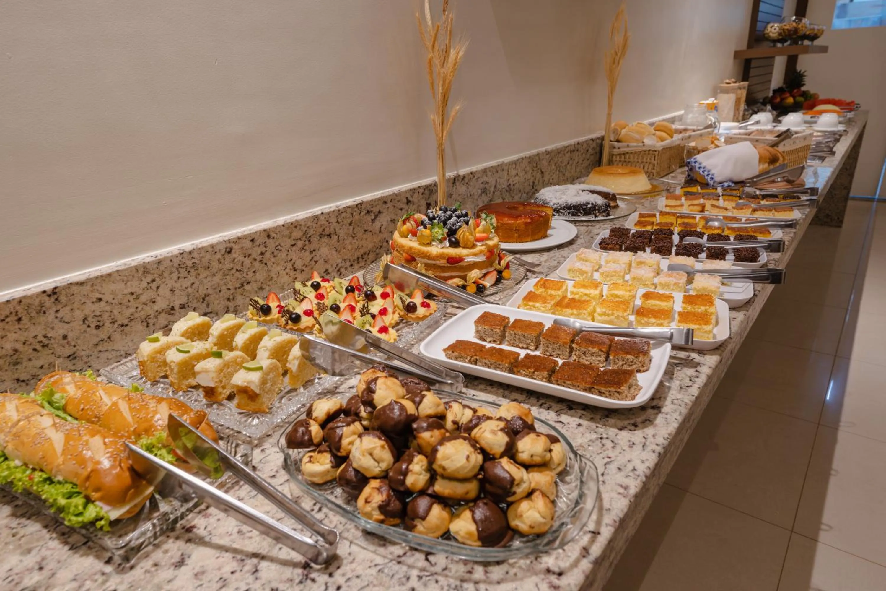 Buffet breakfast in Hotel Caiuá